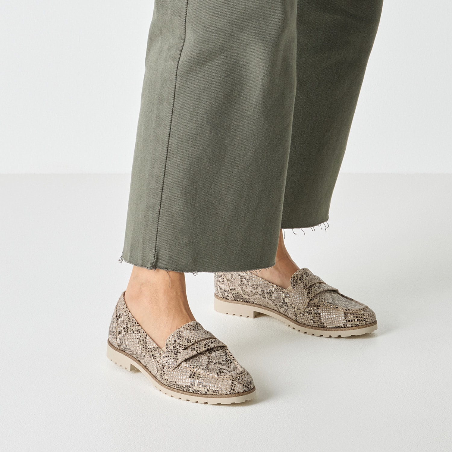 Tamaris Slipper  Blockabsatz, Schlupfschuh, Businessschuh im angesagten Animal-Look