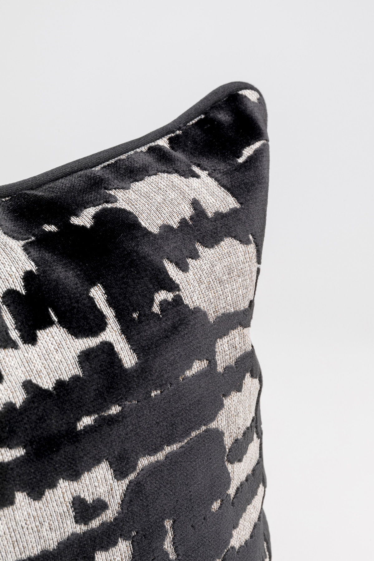 Kare Design Dekokissen »Boa, Kissenhülle mit Füllung, 45x45 cm« stützt Kopf und Nacken angenehm und sorgt für erholsamen Schlaf