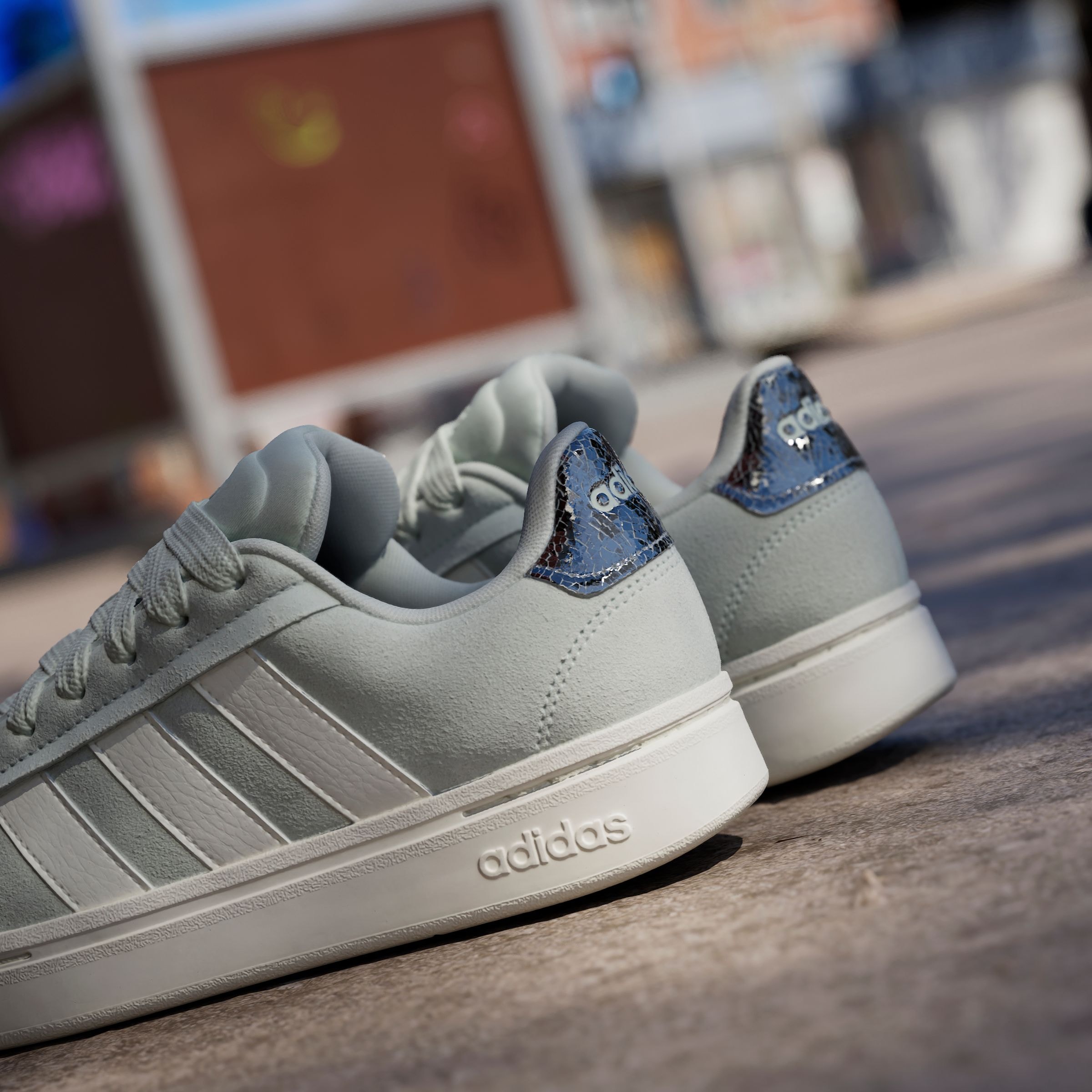adidas Sportswear Sneaker »GRAND COURT ALPHA 00S«, Design inspiriert vom adidas Campus 00