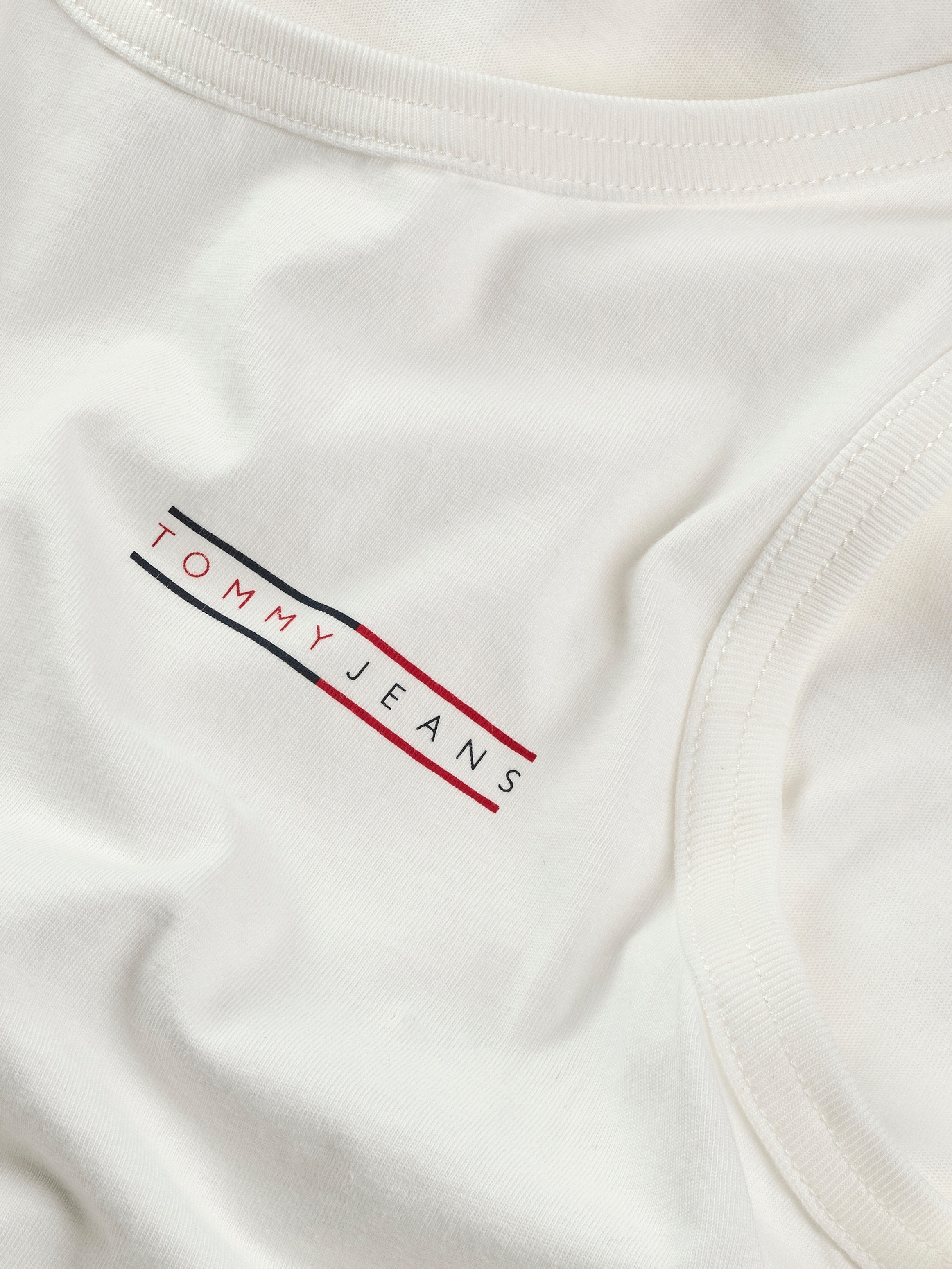 Tommy Jeans Muskelshirt »TJM SLIM ENTRY GRAPHIC TANK EXT«, Mit tiefem Rundhalsausschnitt