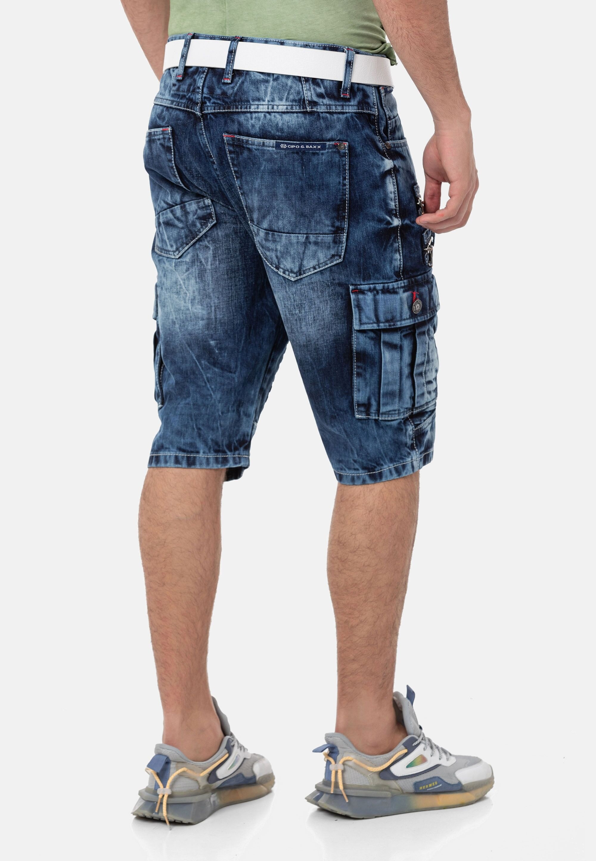Cipo & Baxx Stoffhose »Shorts«, mit vielen Details