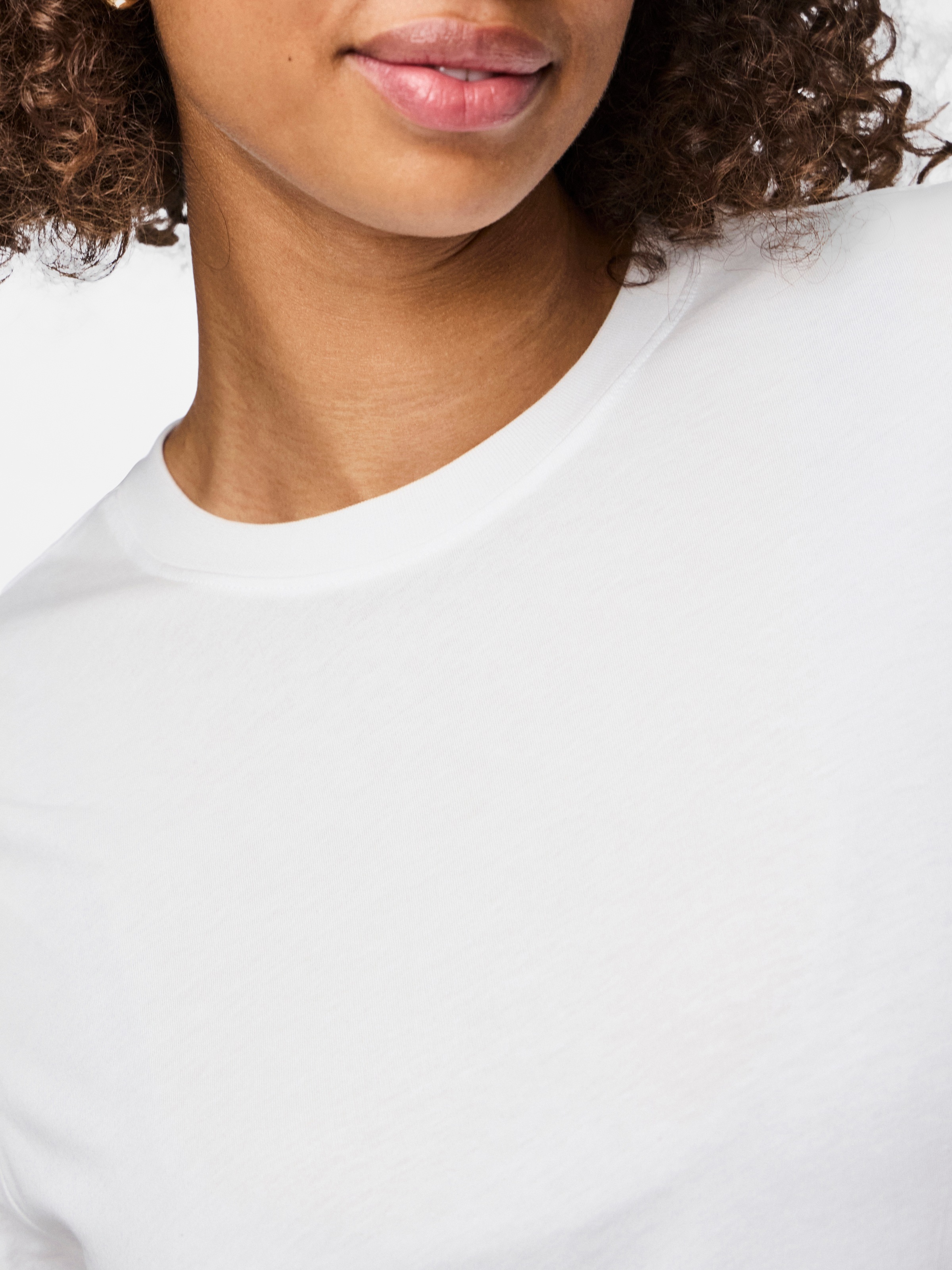 pieces Rundhalsshirt "PCRIA SS SOLID TEE NOOS BC" günstig online kaufen