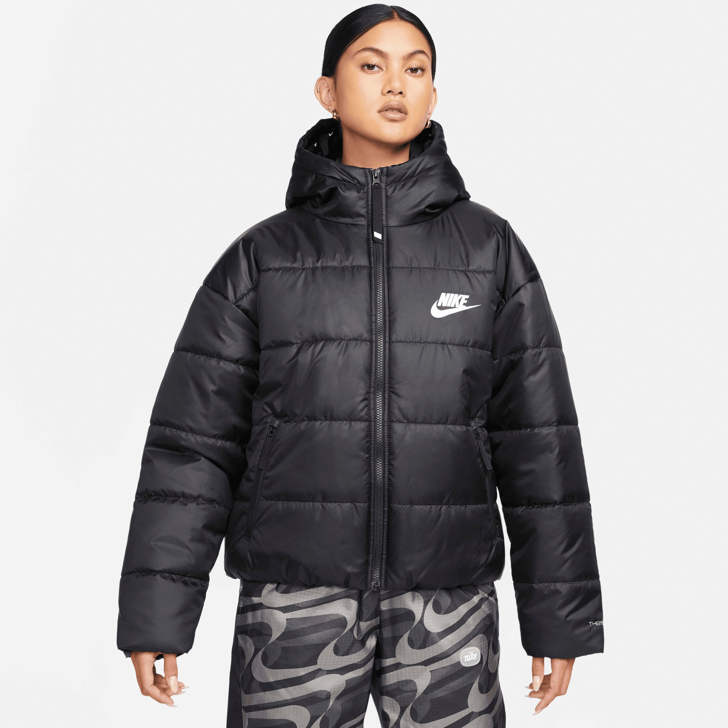 Nike Sportswear Steppjacke »W NSW TF RPL bestellen für Kapuze mit BAUR HD | JKT«, SYN