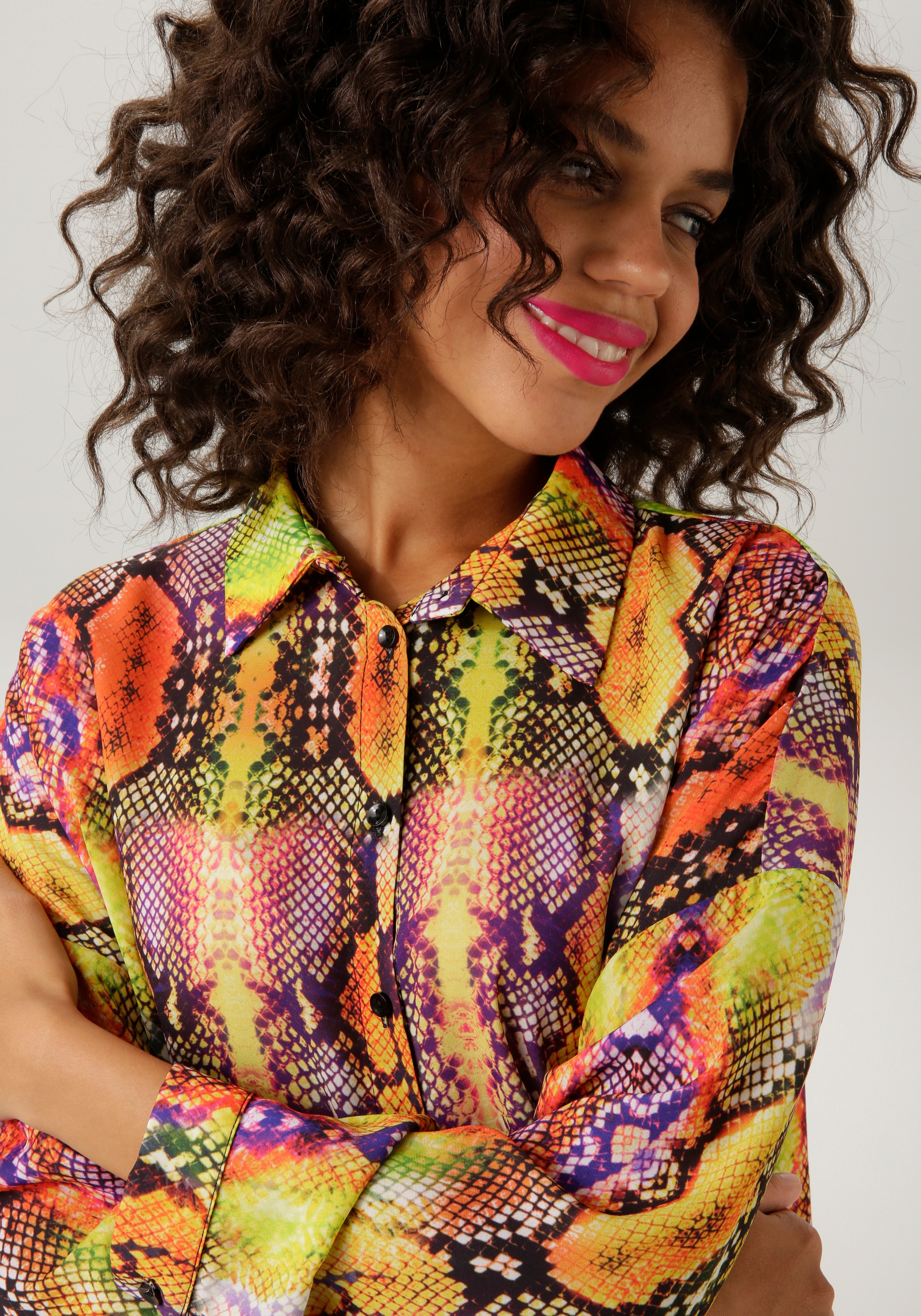 Aniston CASUAL Hemdbluse, mit farbenfrohem BAUR | KOLLEKTION Schlangendruck NEUE bestellen 