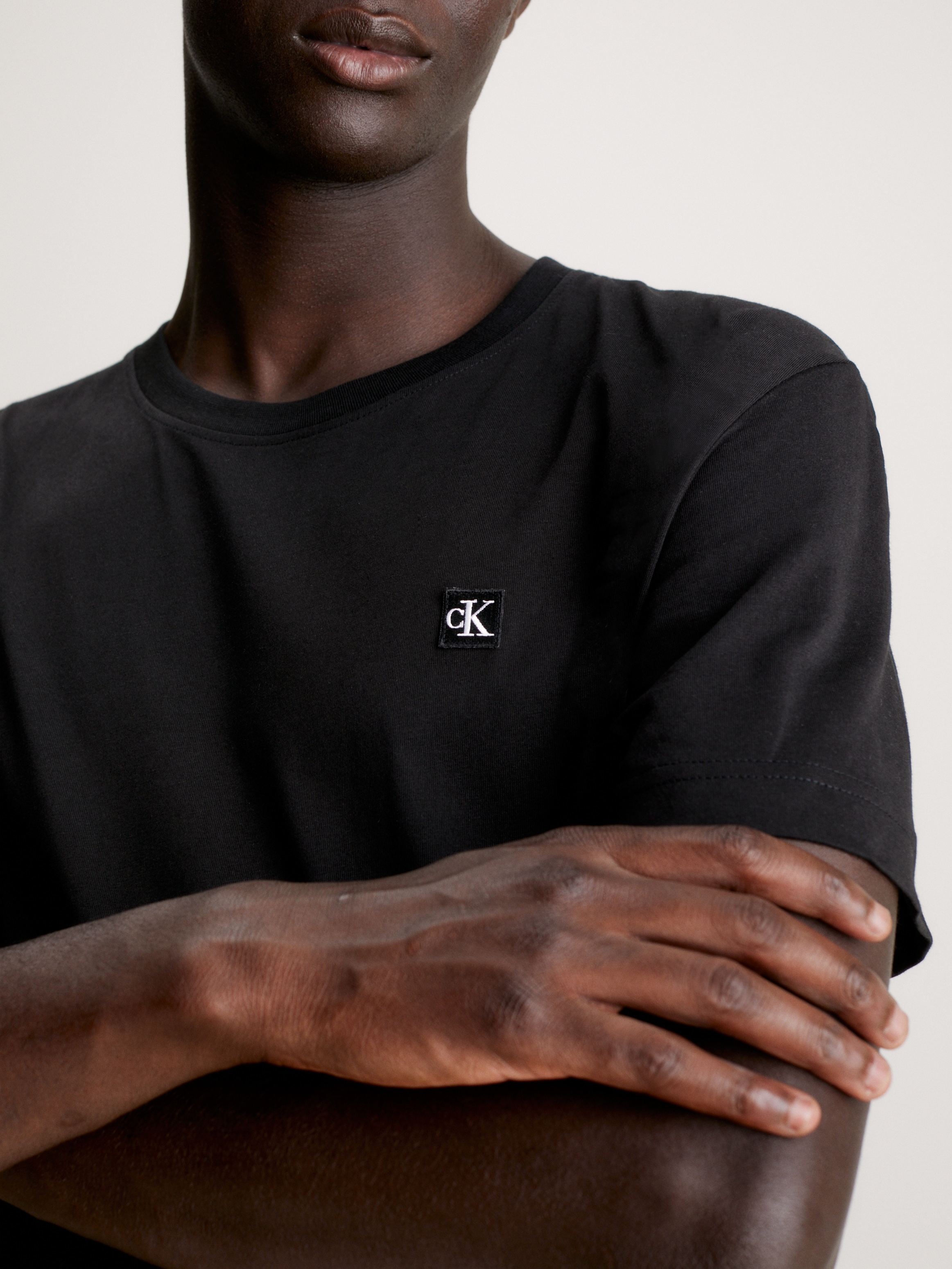 Calvin Klein Jeans T-Shirt »CK EMBRO BADGE TEE«, mit Logopatch