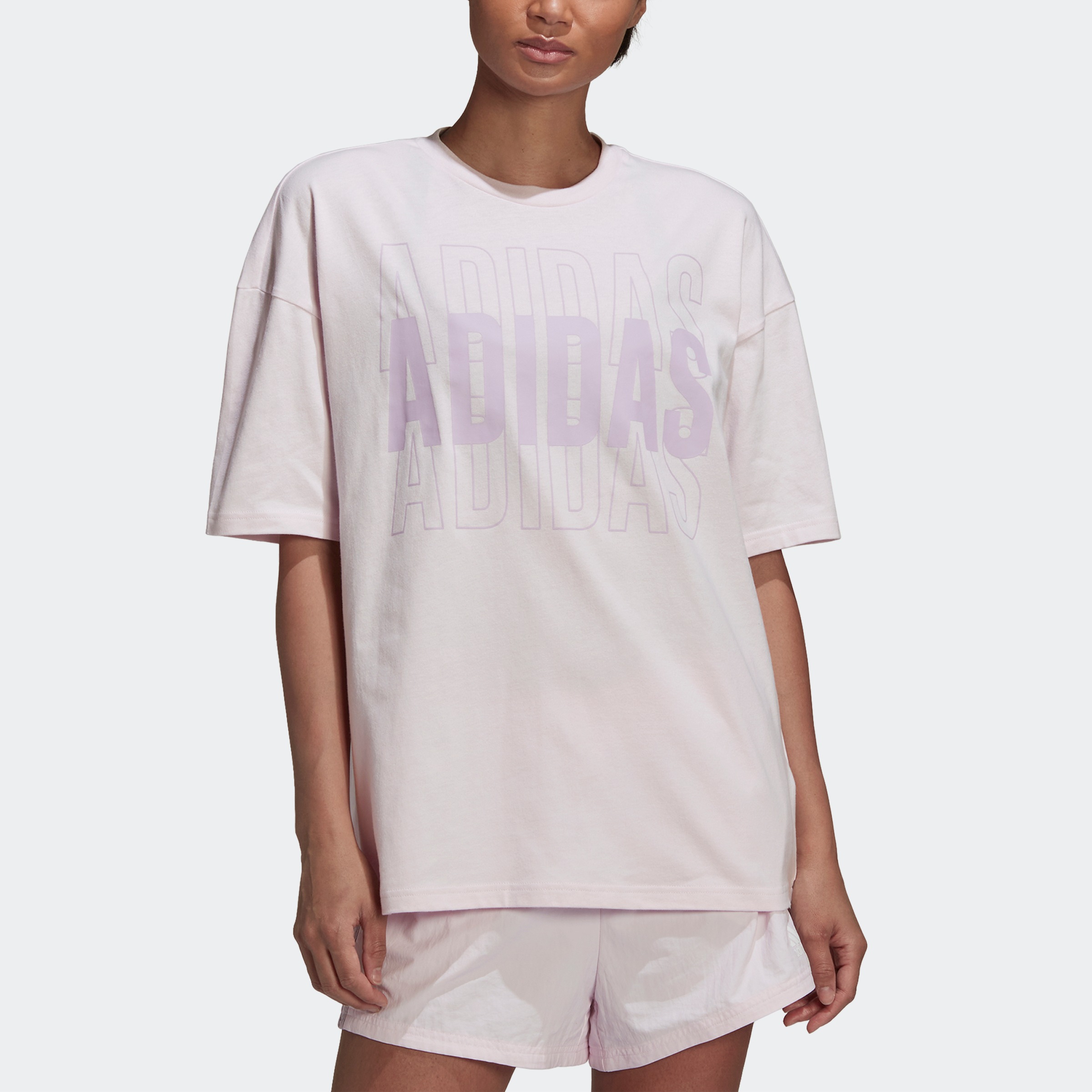 adidas Essentials Repeat Logo Oversized T-Shirt in Grün Damen Bekleidung Oberteile T-Shirts 