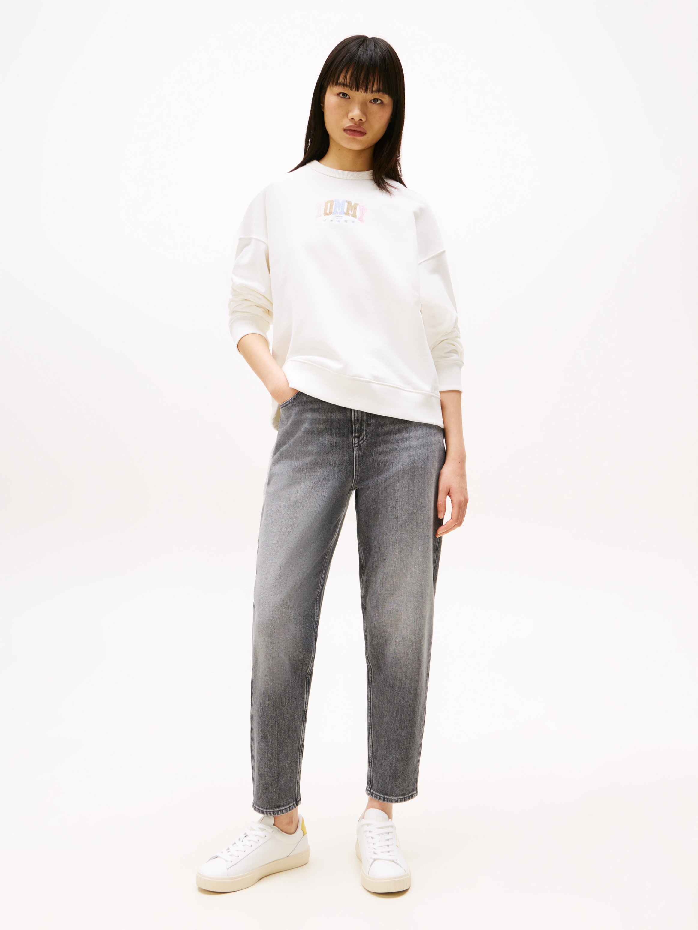 Tommy Jeans Mom-Jeans »High waist - Mom-Jeans Tapered«, mit Logo-Stickereien, in knöchelfreier Länge