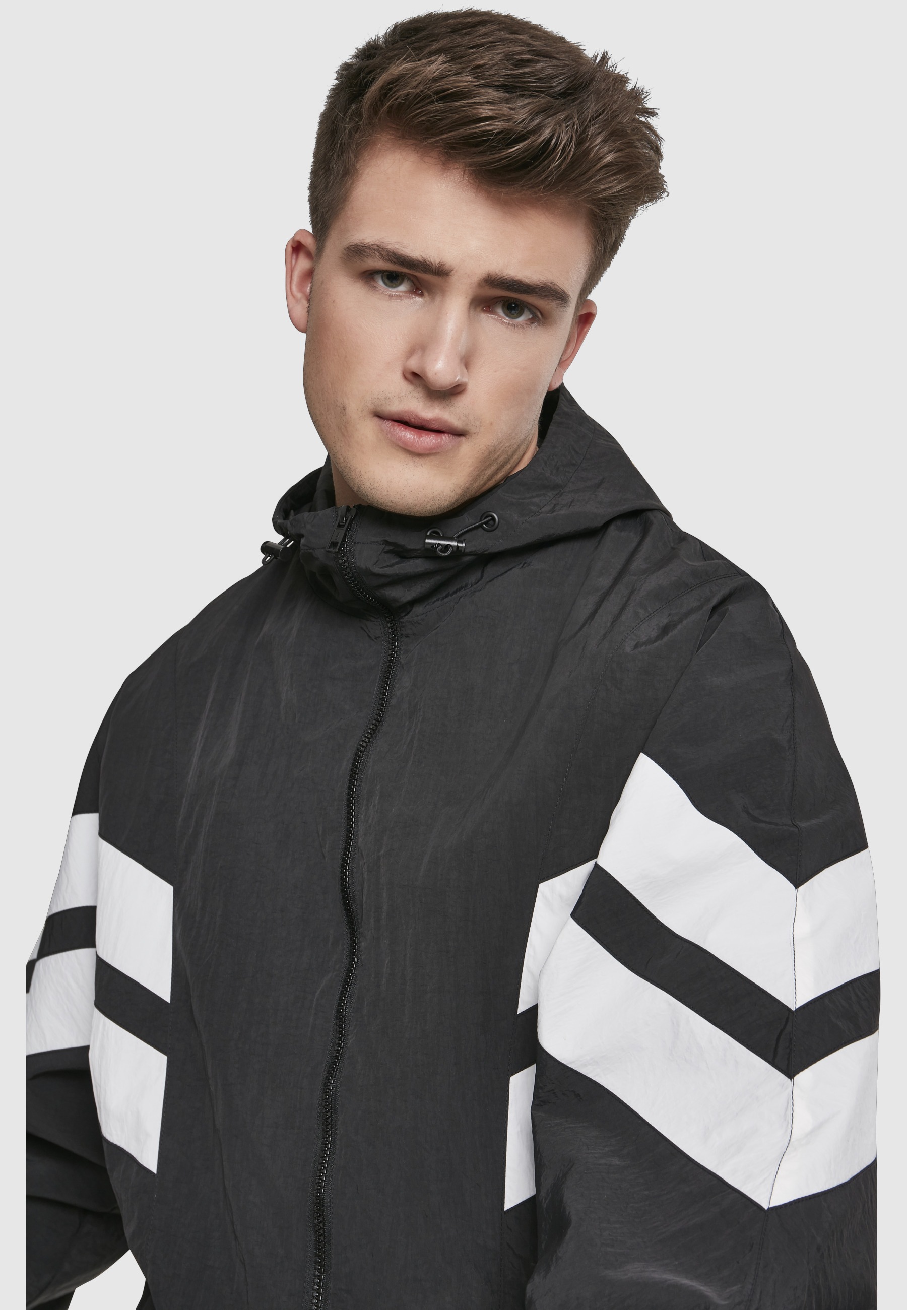 URBAN CLASSICS Allwetterjacke »Urban Classics Herren Crinkle Panel Track Jacket« 1 Stk. tlg. mit Kapuze