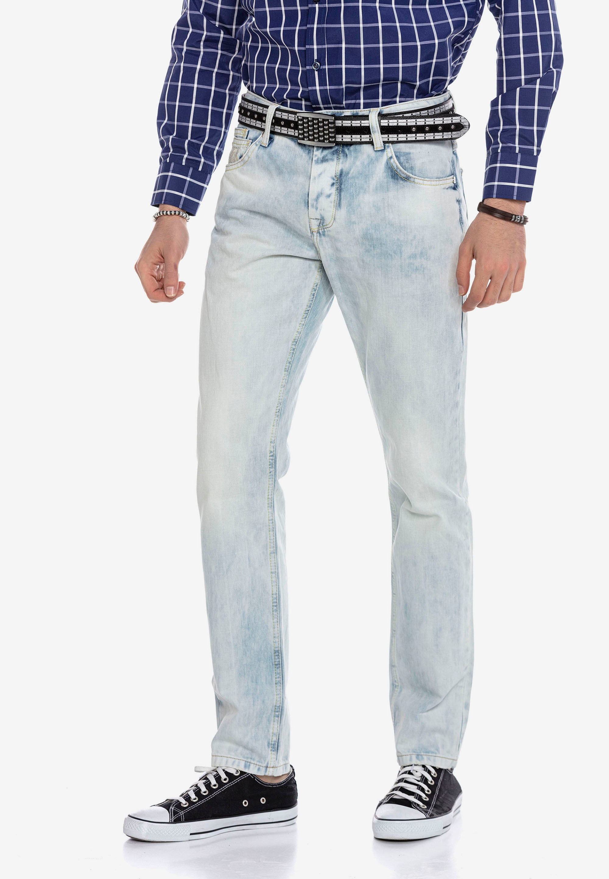 Bequeme Jeans, mit schmalem Saum in Straight Fit
