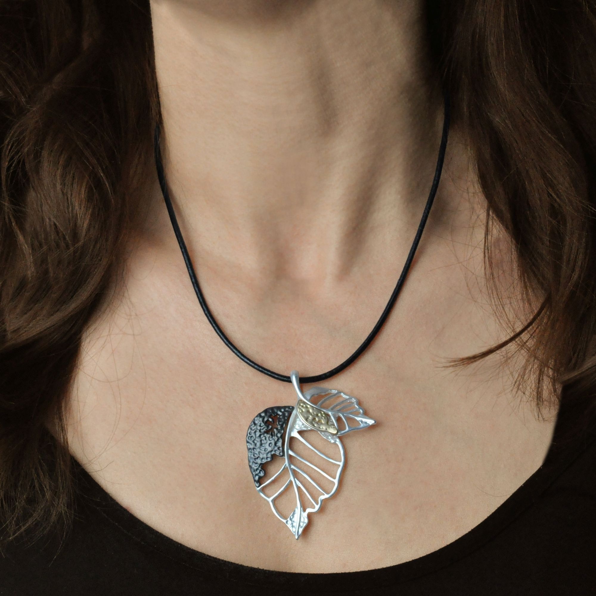 Steuer Leaf Pendant Leather Necklace Black 52.5cm 2
