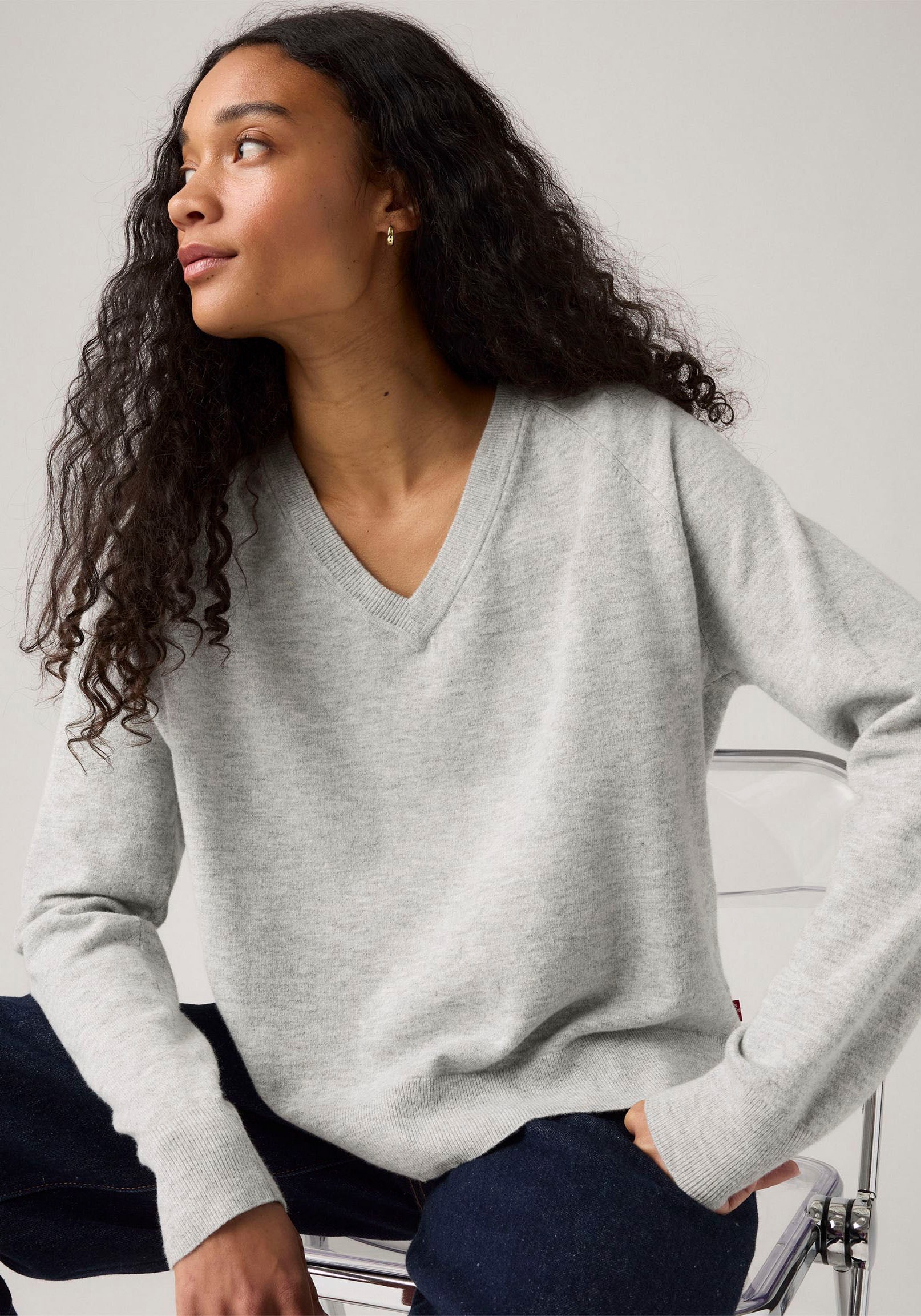 Levis V-Ausschnitt-Pullover "SUPER SOFT VNECK PULLOVER" im Bund beidseitig günstig online kaufen