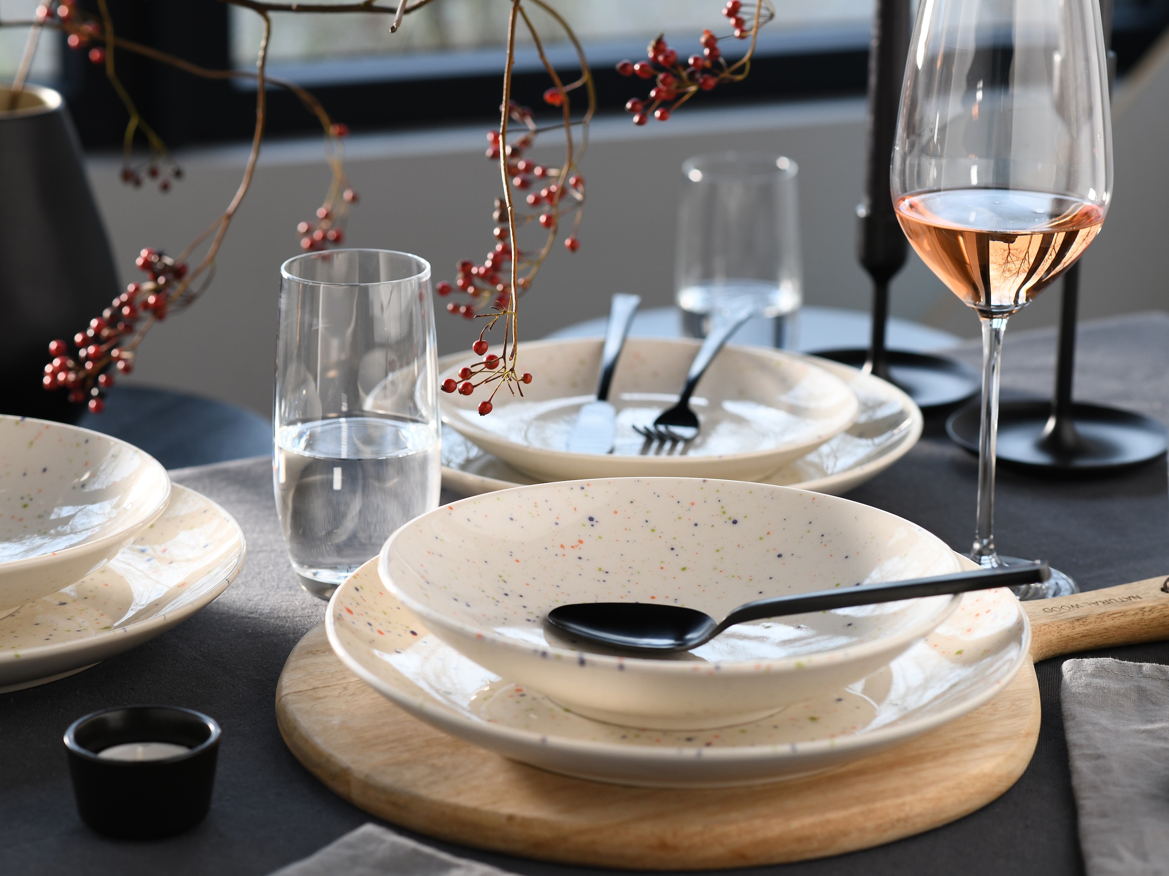 CreaTable Teller-Set »Confetti, Tellerset 12-tlg.«, (Set, 12 tlg.), Unregelmäßige bunte Punkte, Gute Laune Geschirr, Frisch, Freundlich