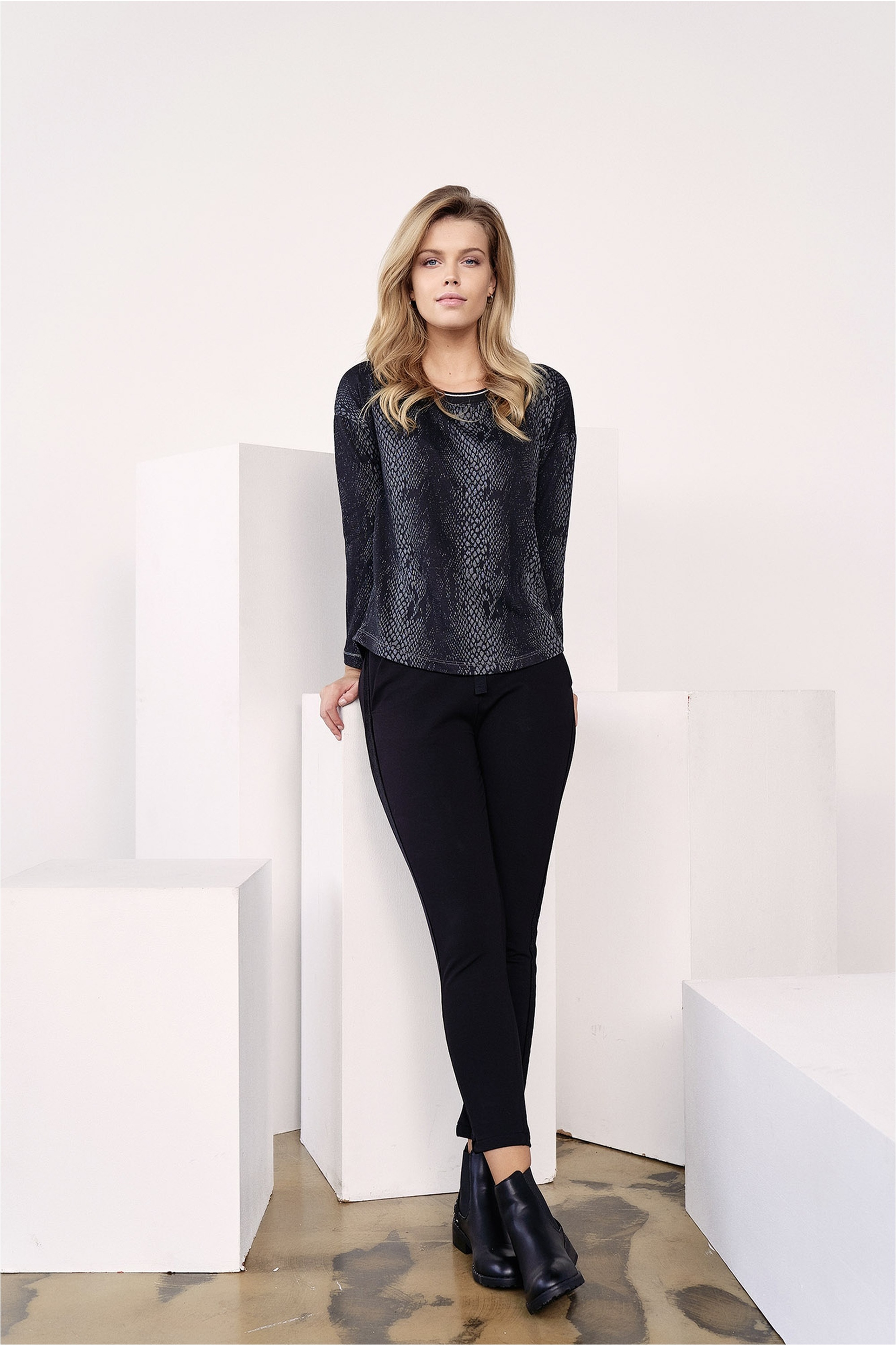 Decay Langarmshirt, mit tollem Schlangen-Muster