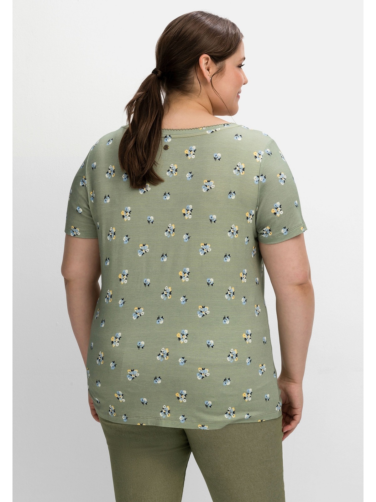 Sheego T-Shirt »Große Größen«, mit Allover-Blümchendruck und V-Ausschnitt