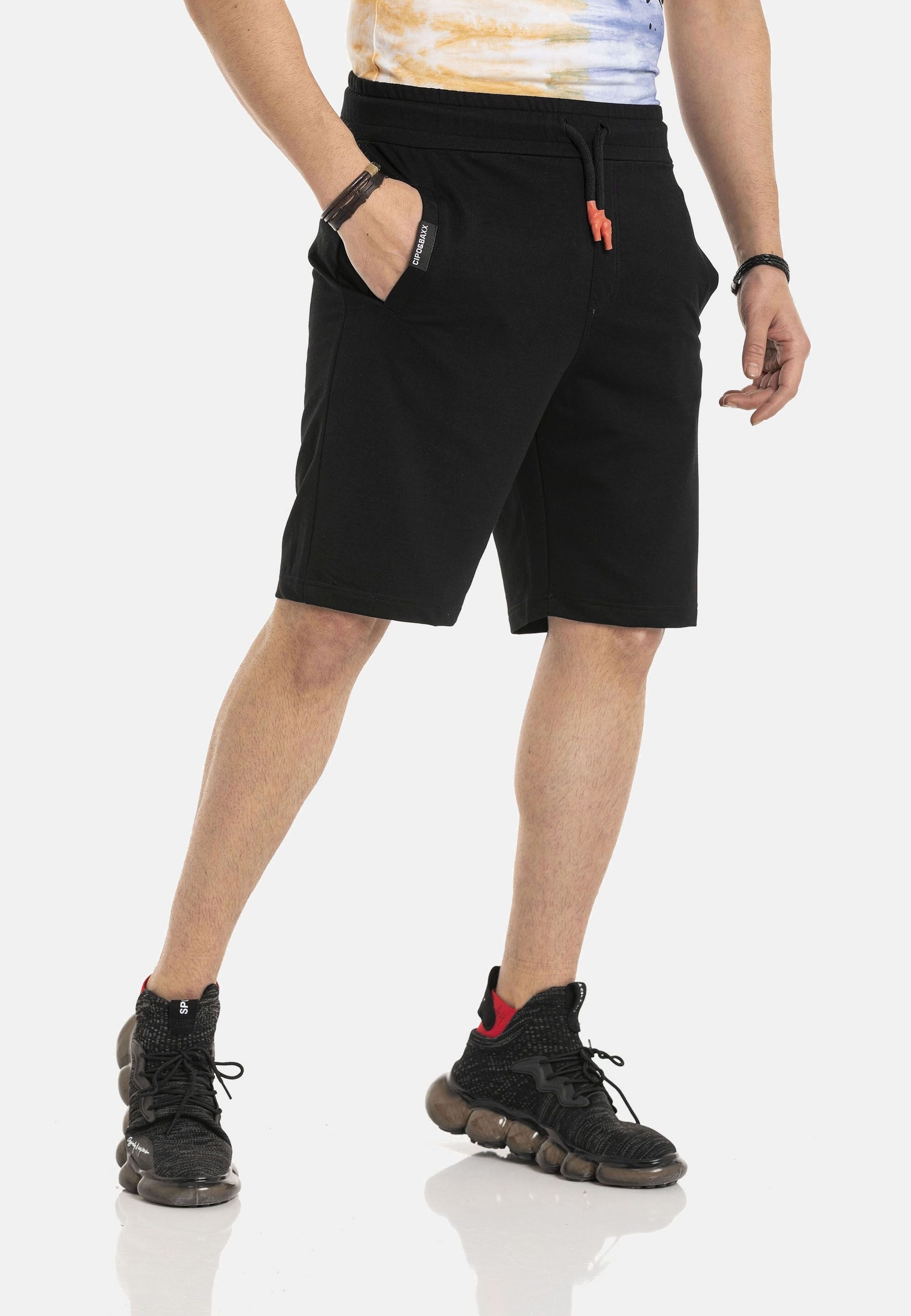 Cipo & Baxx Stoffhose »Shorts«, elastischer Bund mit Kordelzug