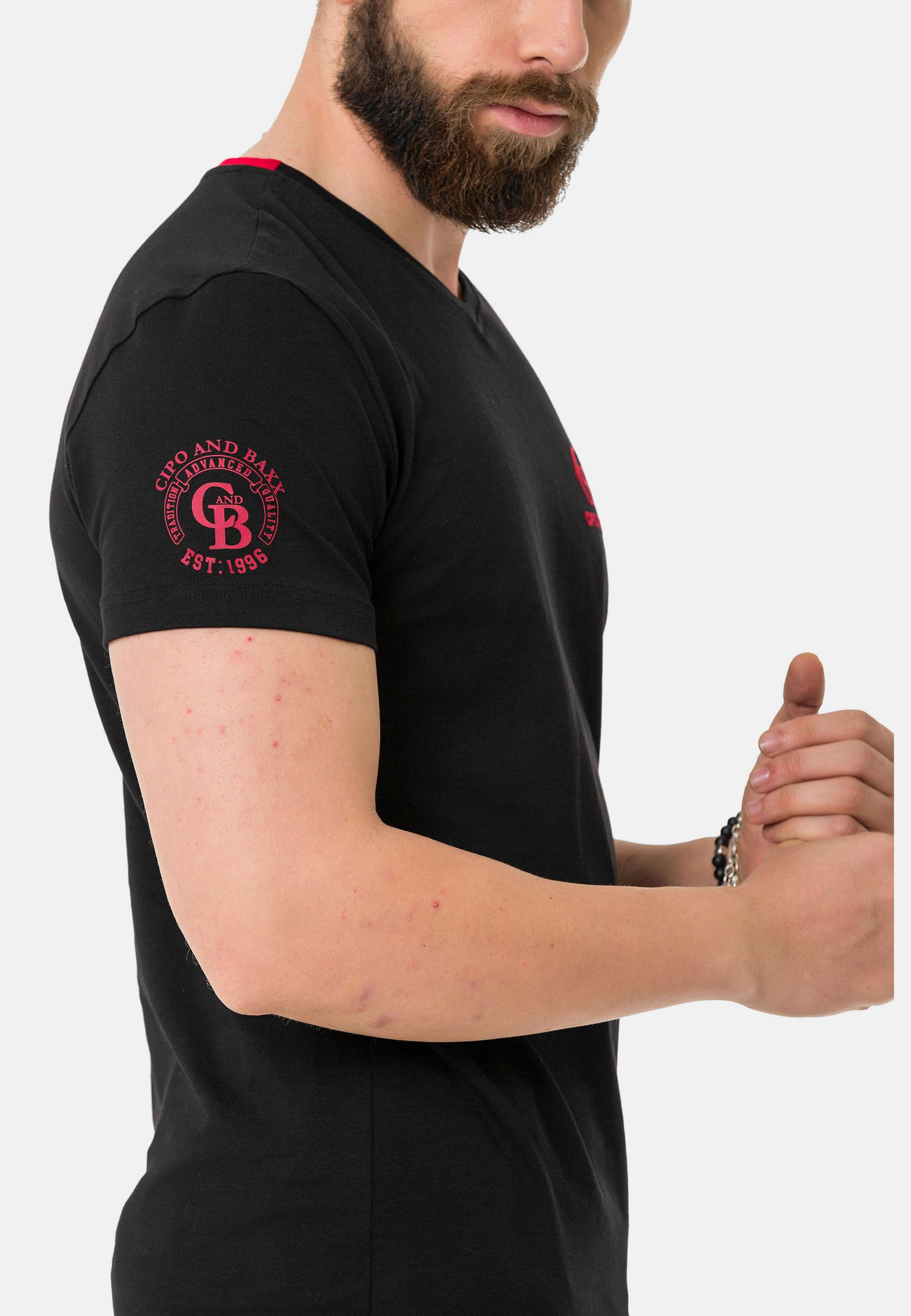 Cipo & Baxx T-Shirt »T-Shirt«, mit lässigem Brustprint-Design