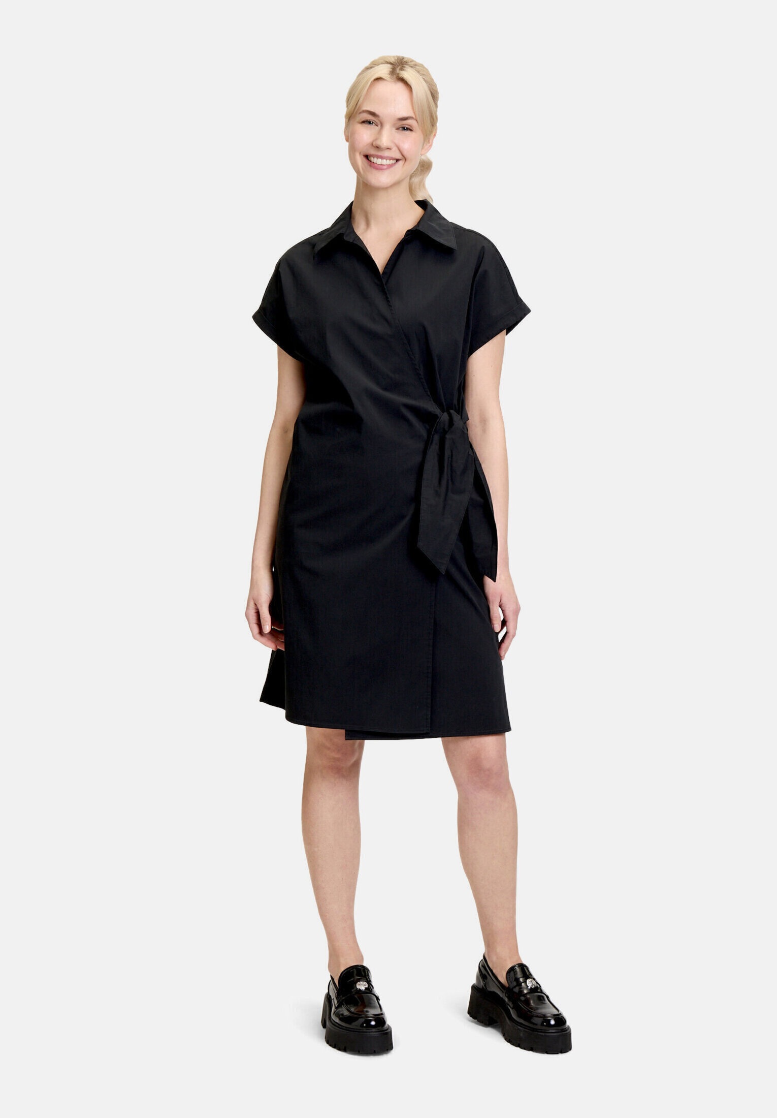 Cartoon Wickelkleid "Damen mit Taschen" Ohne Tasche Form