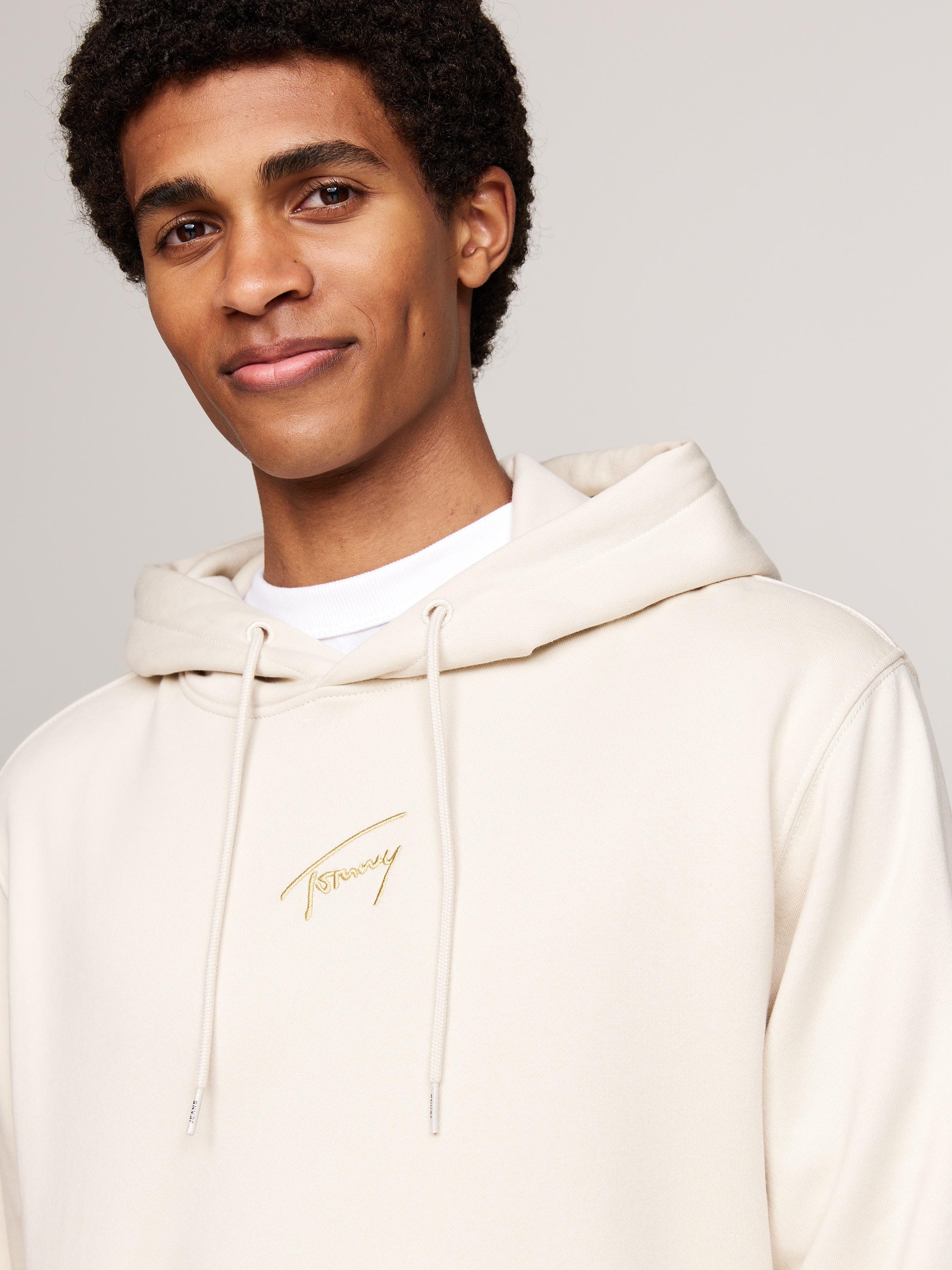 Tommy Jeans Sweatshirt "TJM REG GOLD SIGNT HOODIE EXT", mit bestickten Mark günstig online kaufen