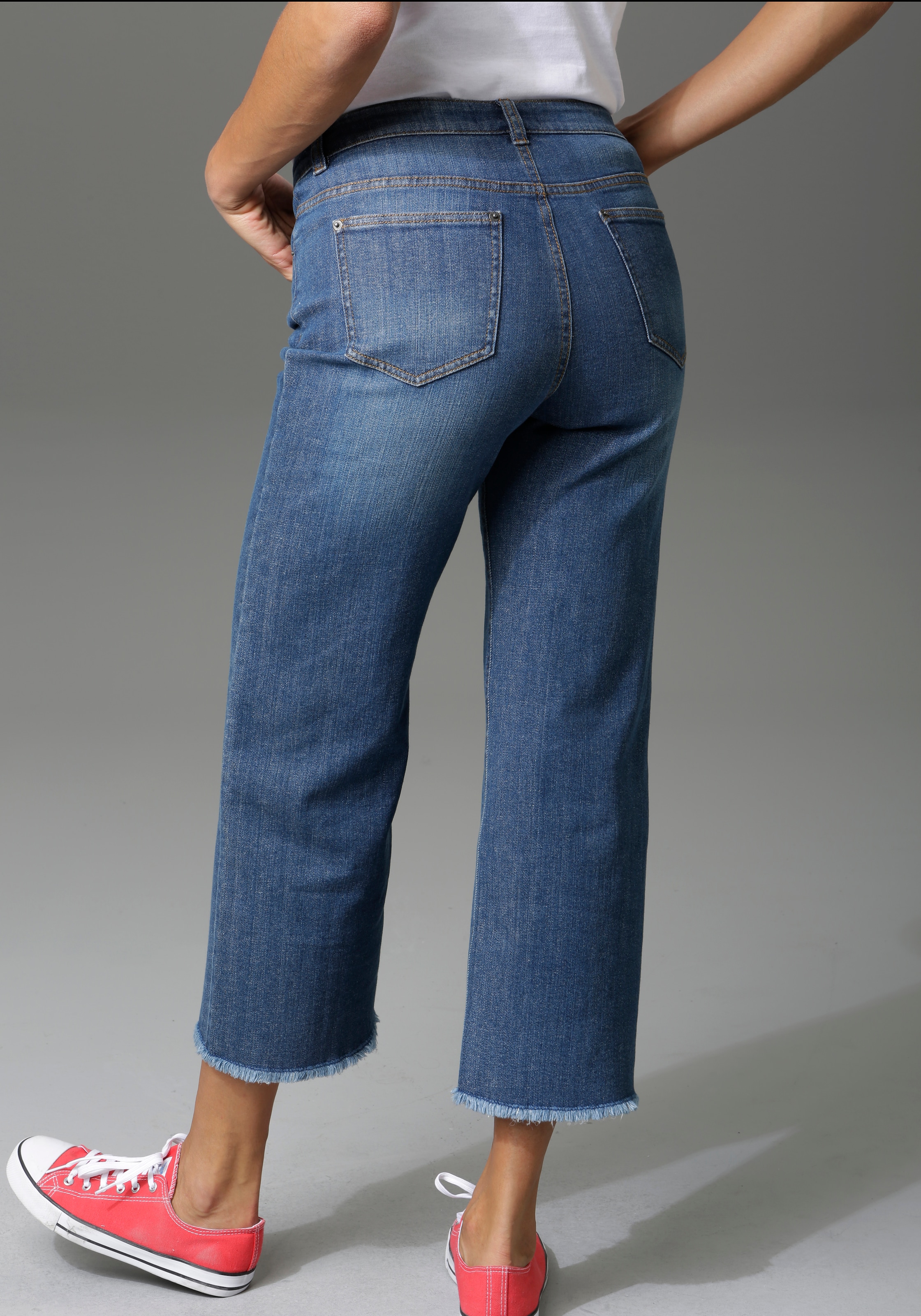 mit ausgefranstem Beinabschluss 7/8-Jeans, kaufen leicht Aniston für | CASUAL BAUR