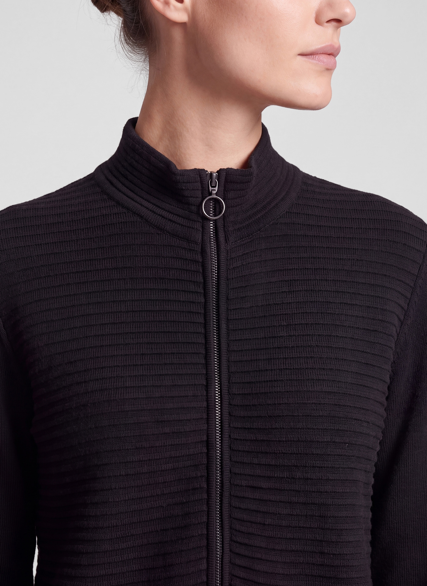Rabe Strickjacke mit feiner Struktur und Stehkragen/Reißverschluss