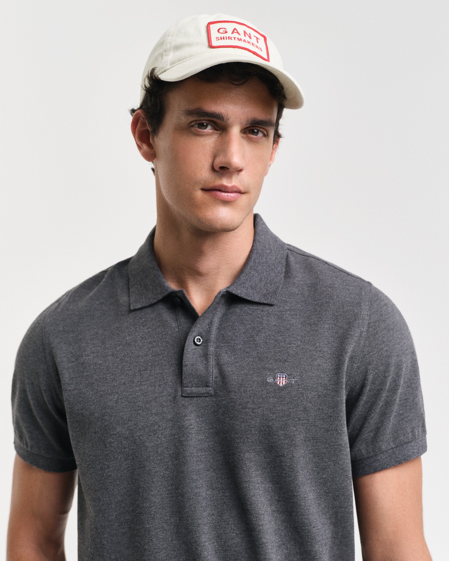Thumbnail - Gant Poloshirt "REG SHIELD SS PIQUE POLO", mit Logo und Flachstrickkragen 100% Baumwolle Pique