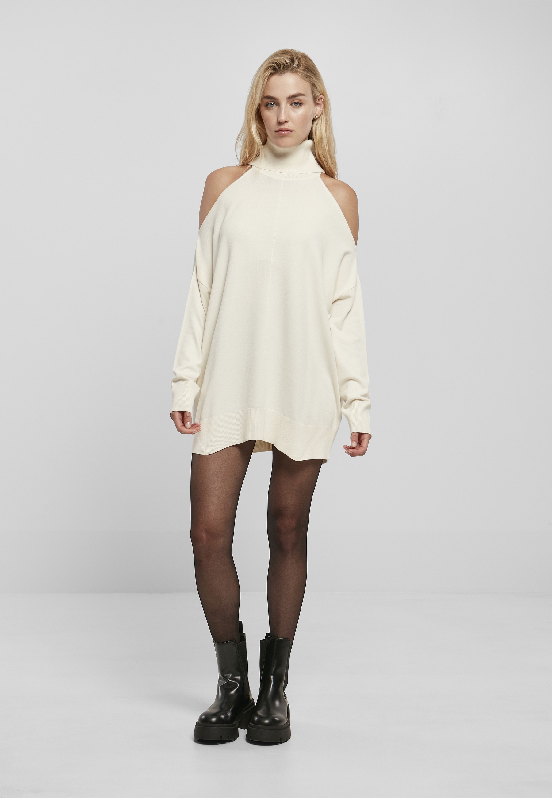 URBAN CLASSICS Fleecepullover »Urban Classics Damen Ladies Cold Shoulder Turtelneck Sweater«, 1 Stk.
