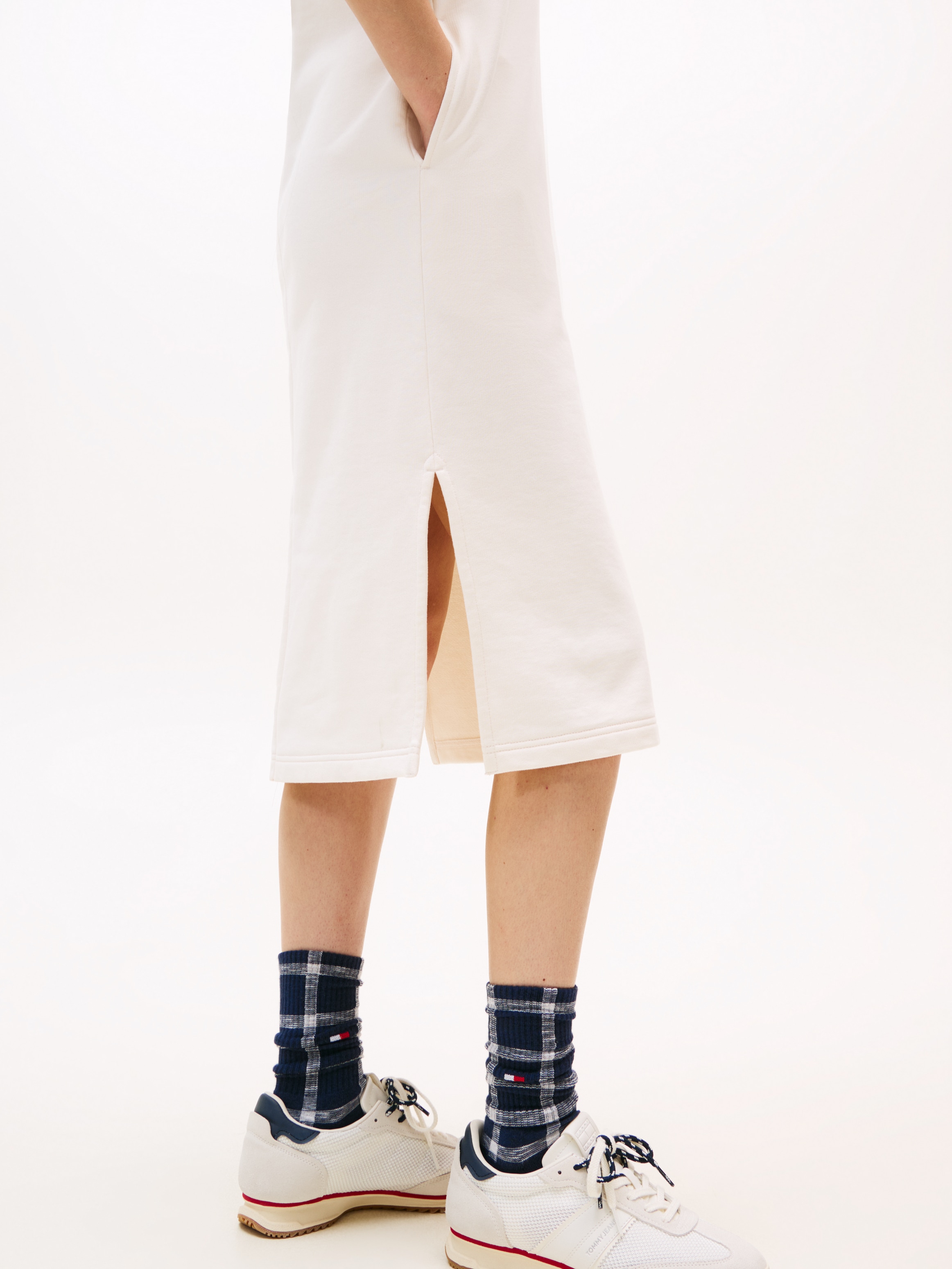 Tommy Jeans Sweatkleid »TJW BADGE SWEAT MIDI DRESS«