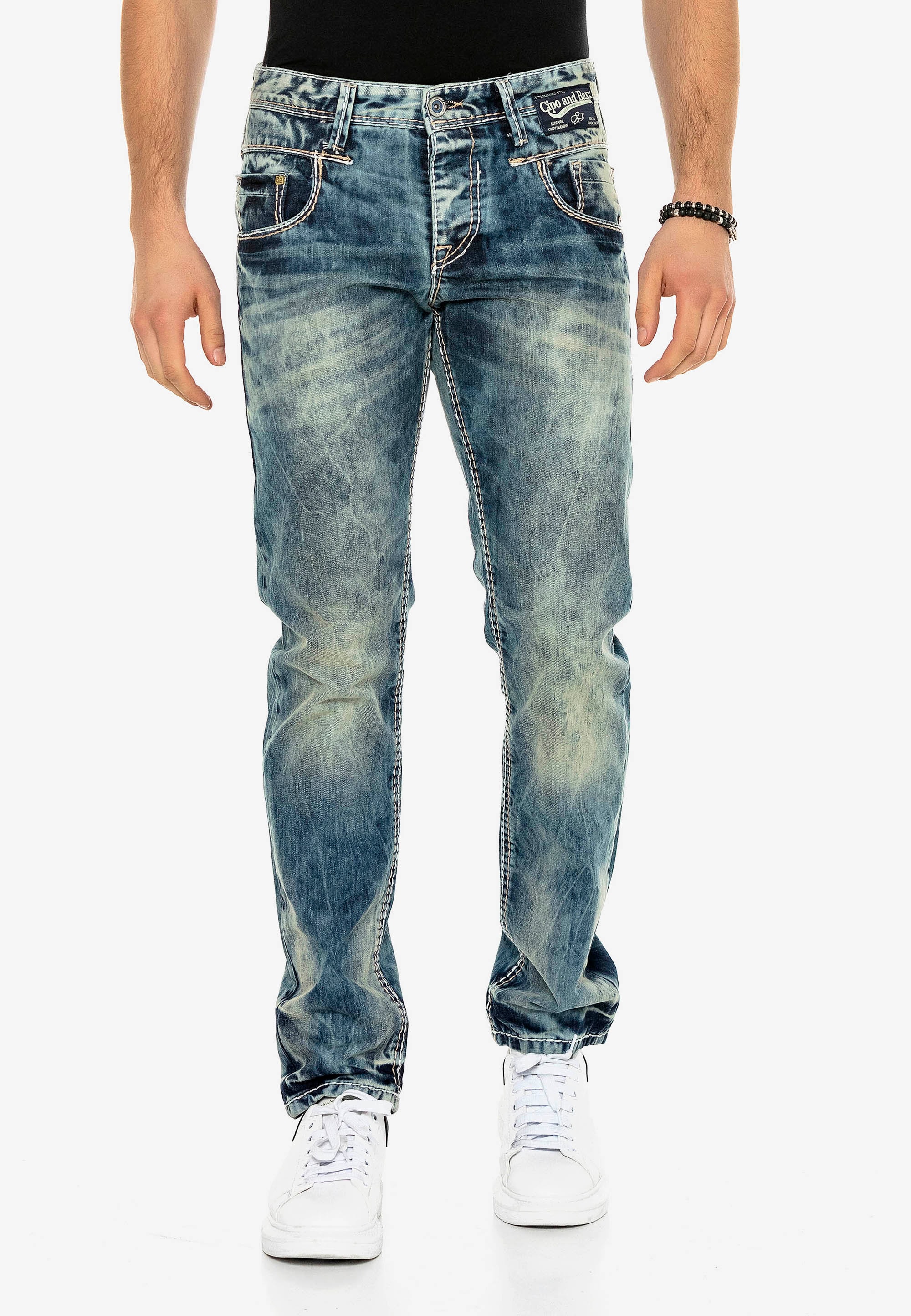 Cipo & Baxx Bequeme Jeans, in bequemem Regular Fit-Schnitt