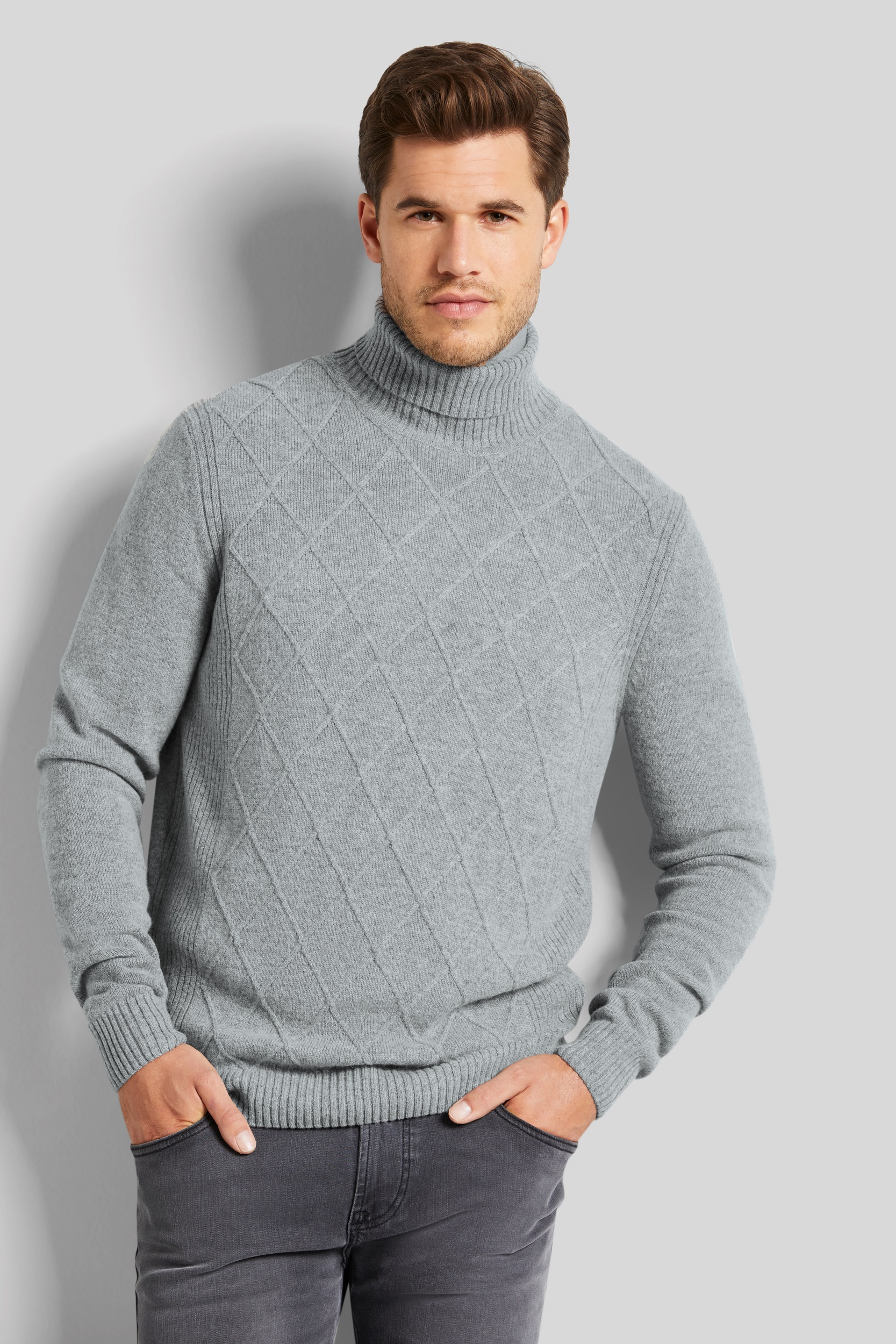 bugatti Rollkragenpullover su 3-D-Rautenmuster...