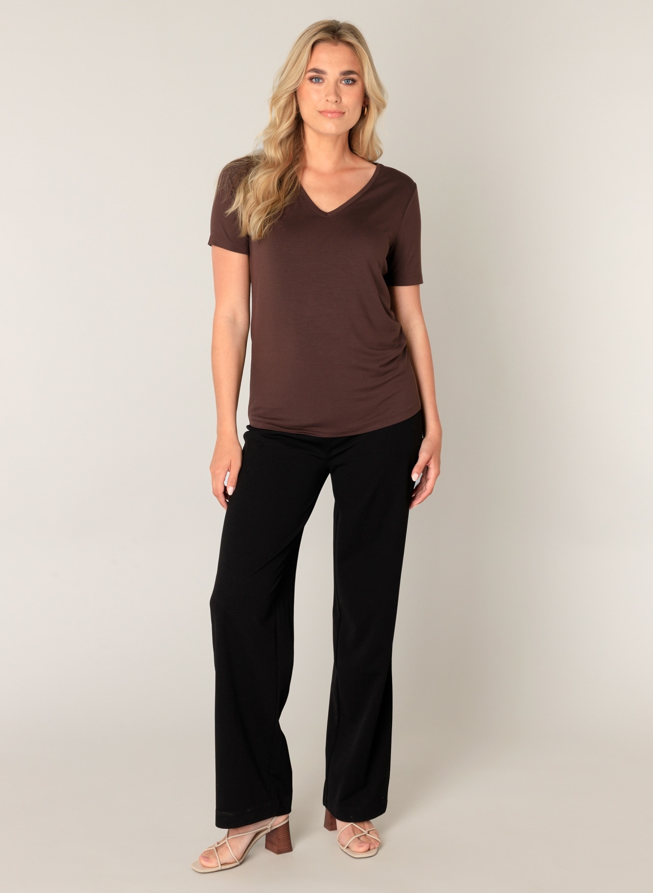 Base Level T-Shirt »Yanic«, mit V-Ausschnitt