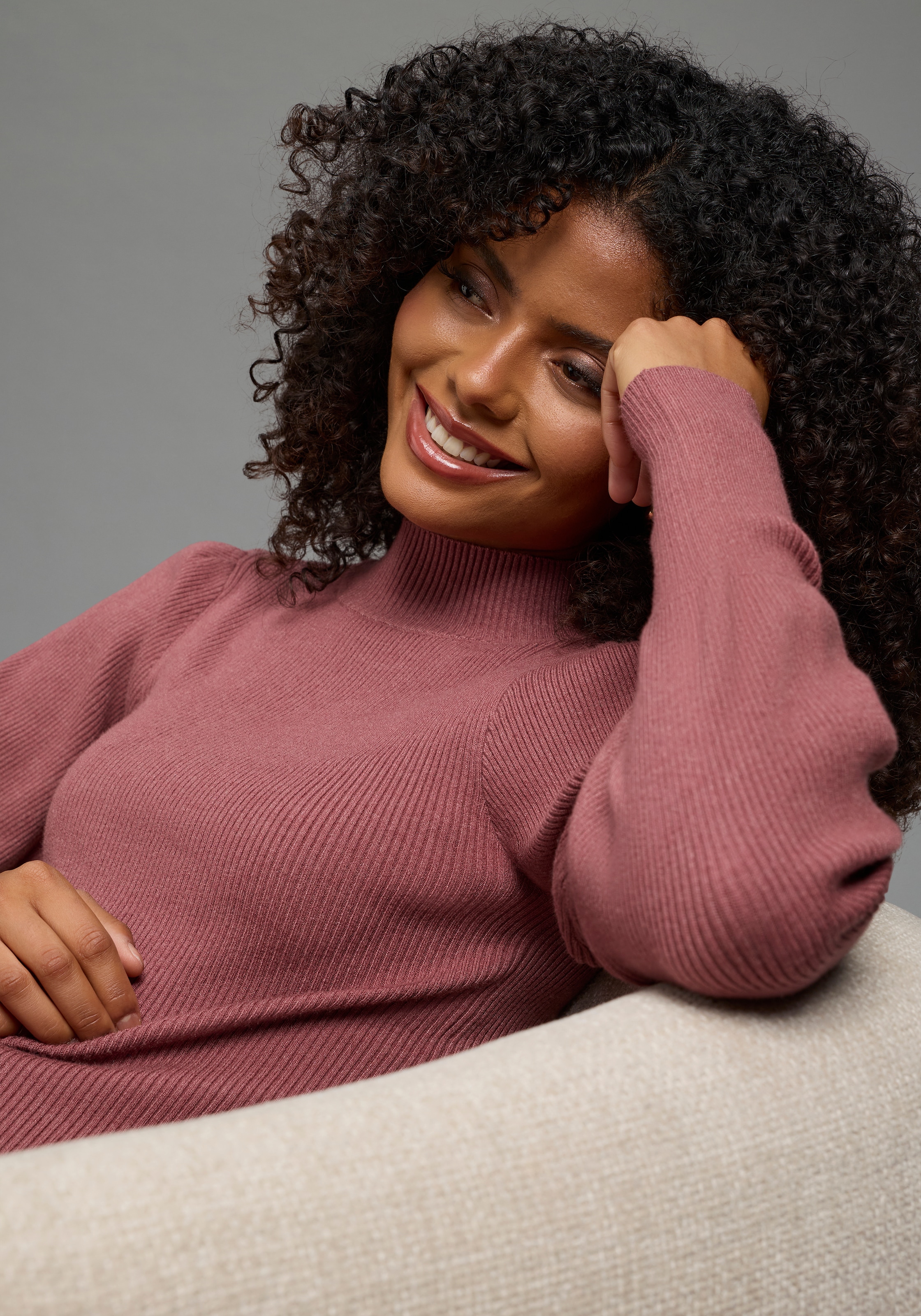 Laura Scott Strickpullover »mit Stehkragen, figurbetonter Passform« aus weicher Viskosemischung