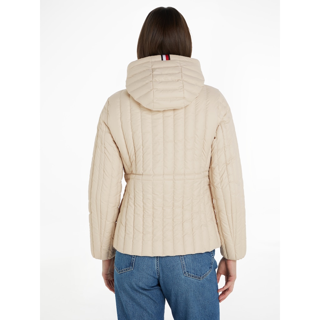 Tommy Hilfiger Daunenjacke »FEMININE LW DOWN JACKET«, mit Kapuze, mit Logostickerei