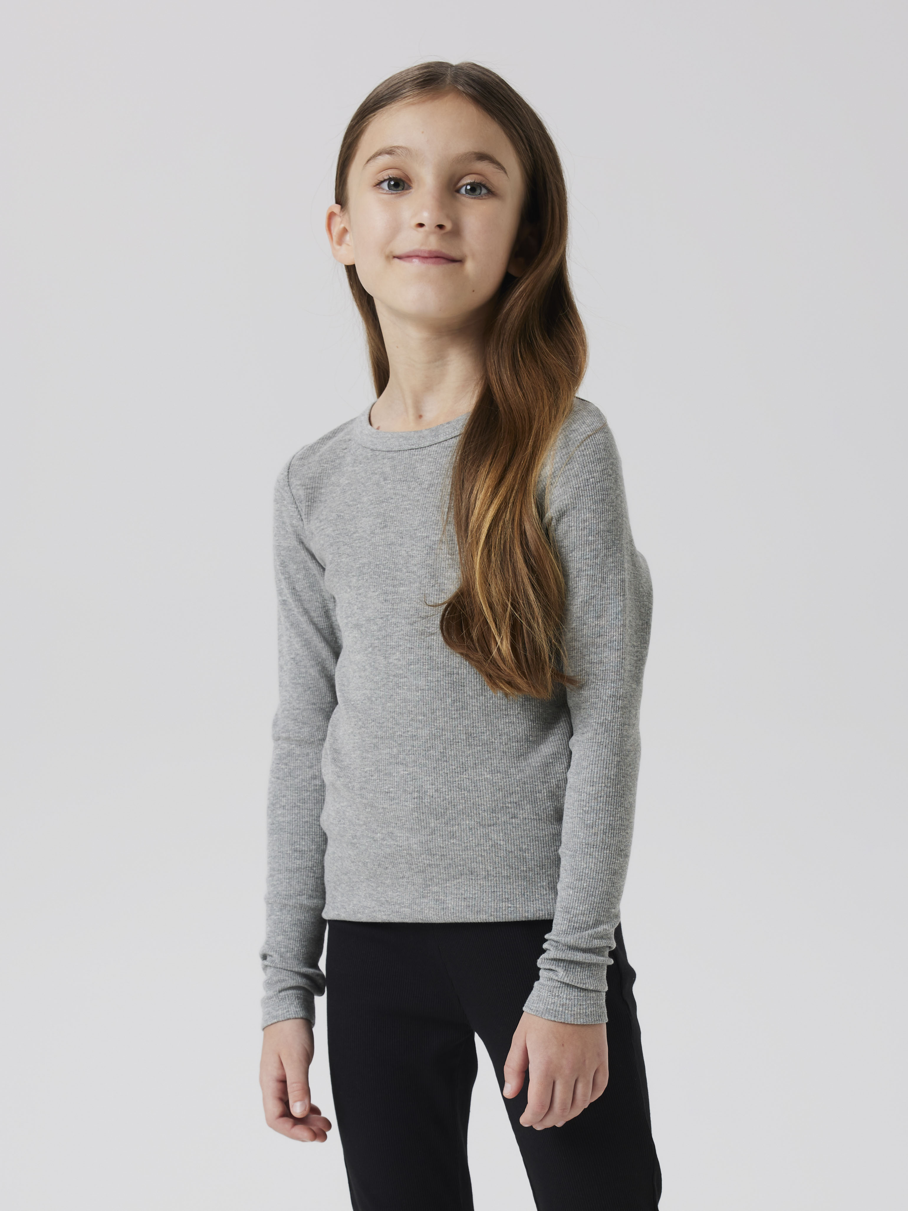 Name It Langarmshirt "NKFNAKAL LS TOP NOOS" in Basic-Form und leicht gerippter Qualität