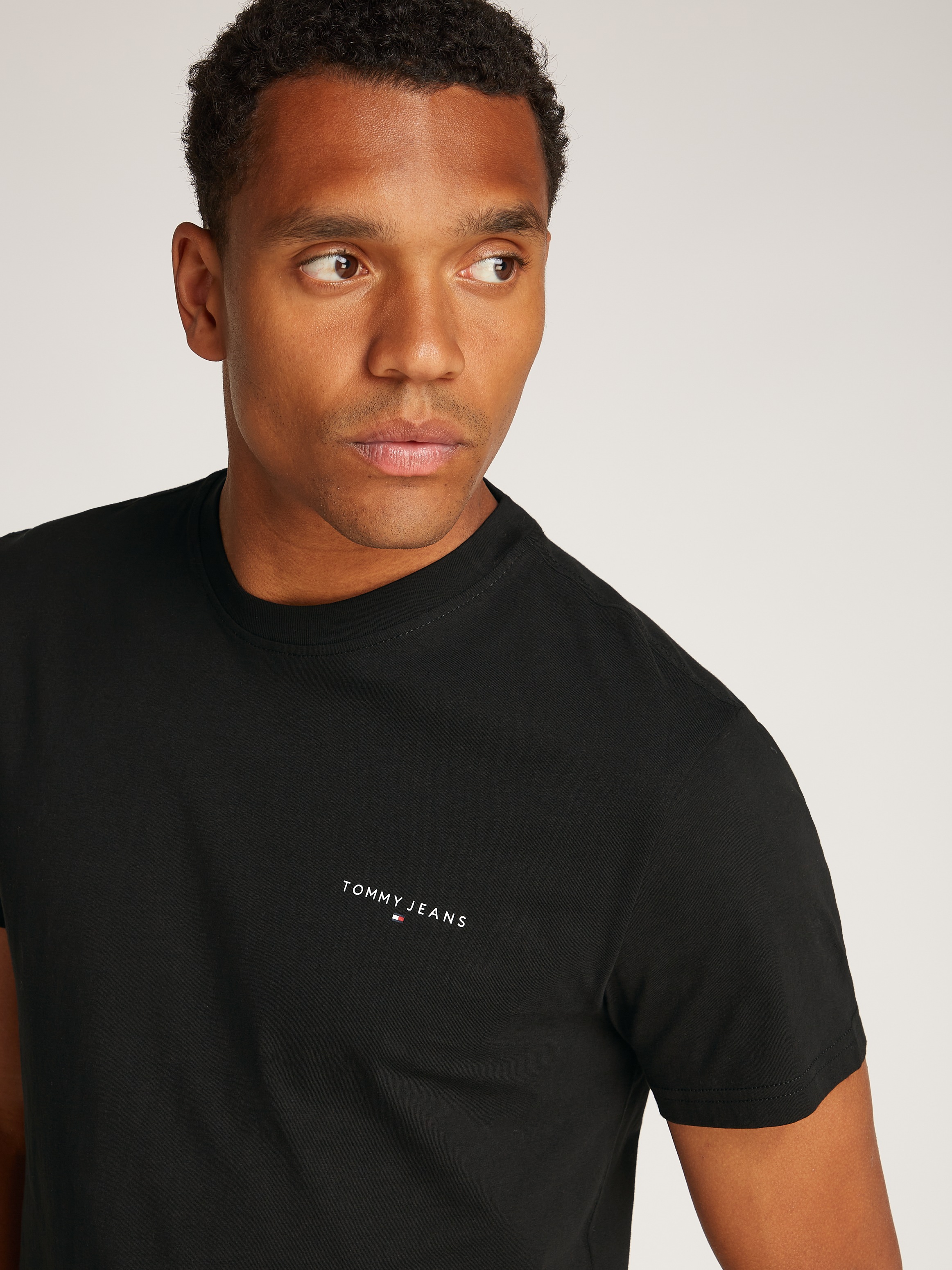 Tommy Jeans T-Shirt, (Packung, 2 tlg., 2er-Pack), mit dezentem Logo