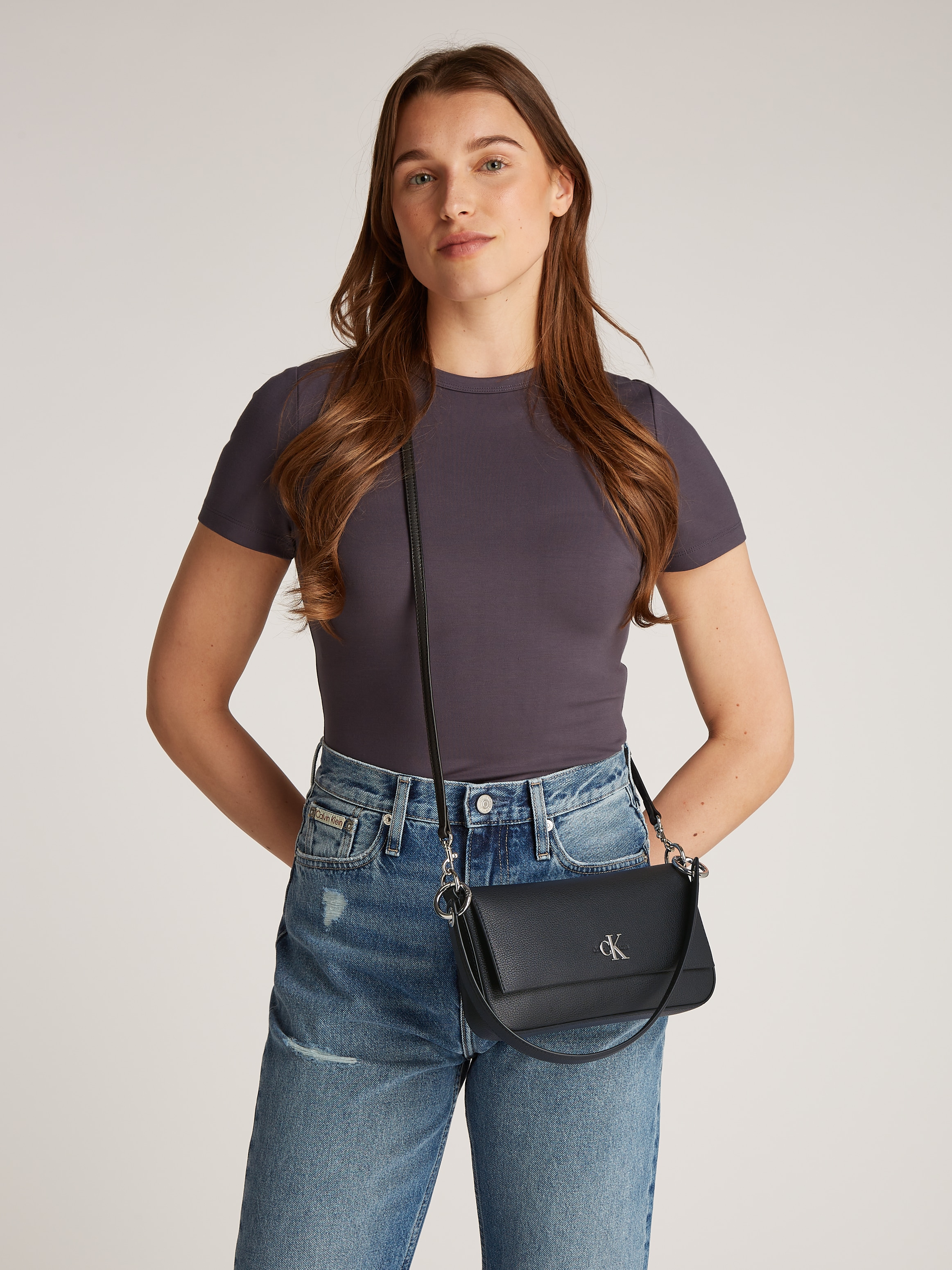 Calvin Klein Jeans Henkeltasche "MINIMAL MONOGRAM SHOULDERPOUCH25", Handtas günstig online kaufen