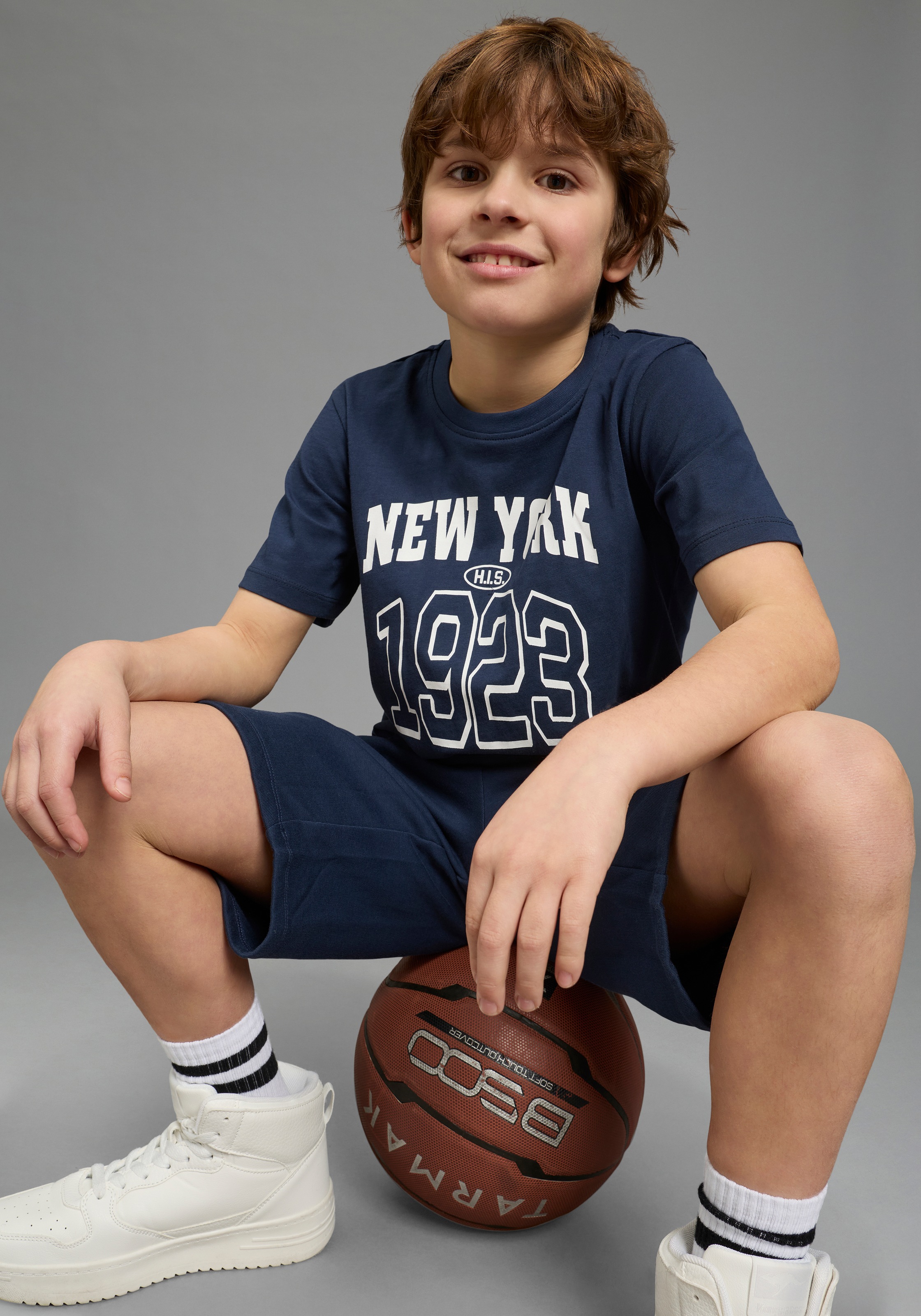 Thumbnail - H.I.S Shirt & Hose "2tlg Set: T-Shirt+Sweatbermudas" Set, 2, 2 tlg. verschiedene Größen, bedrucktes Design, aus Baumwoll...