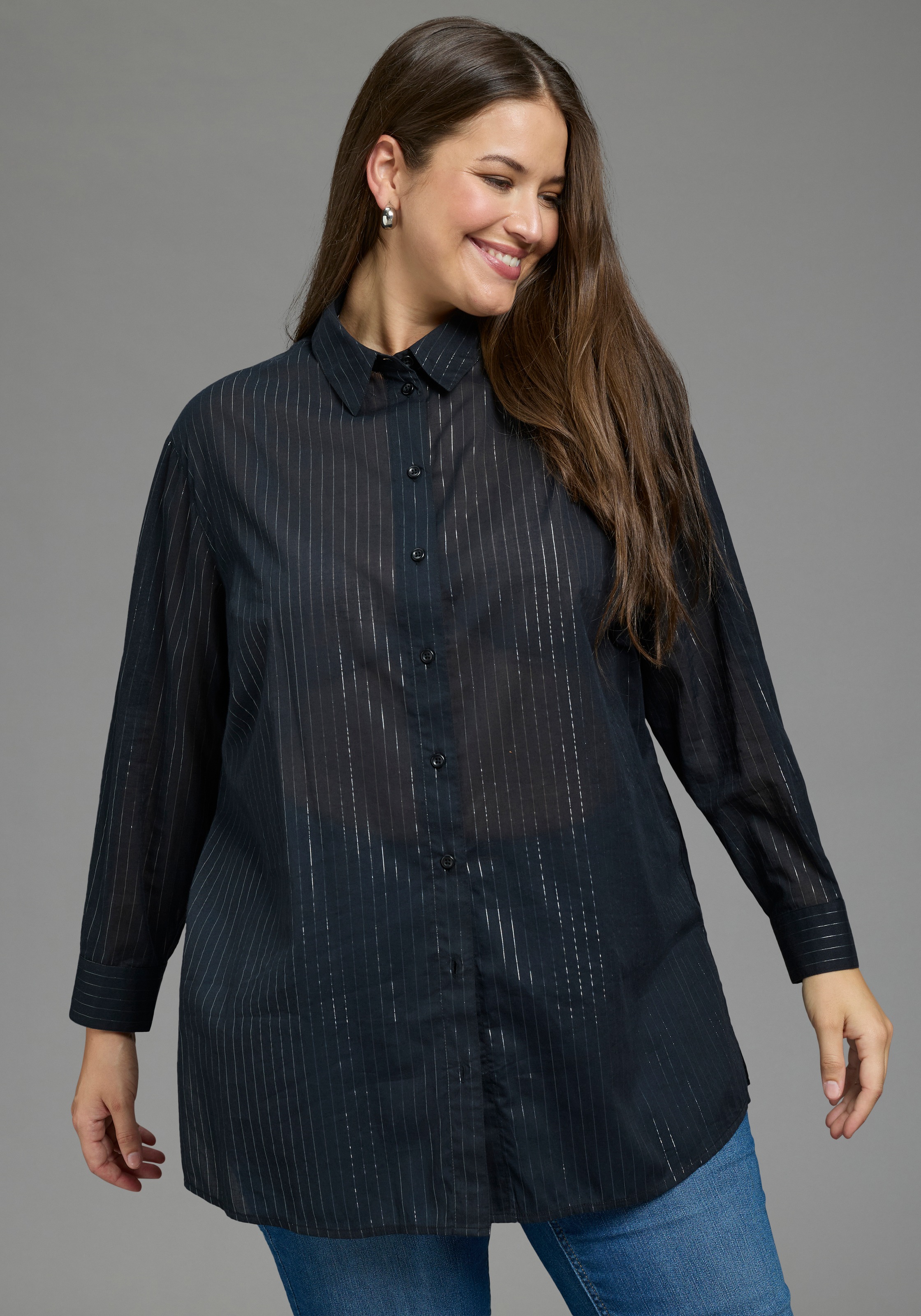 Laura Scott CURVE Klassische Bluse "Große Größen" aus Baumwolle, mit feinem silberfarben glitzernden Nadelstreifenmuster