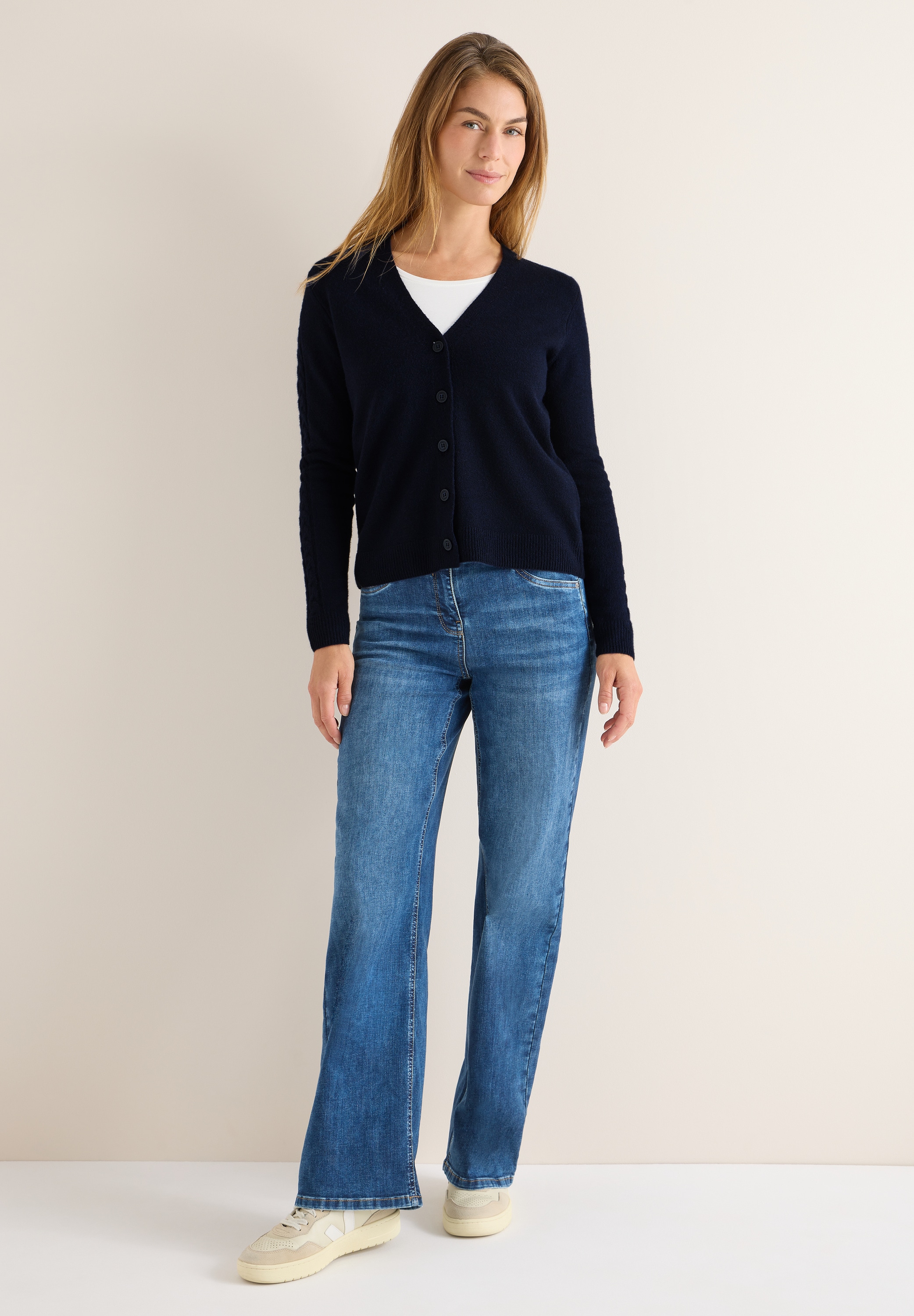 Cecil Cardigan, mit Knopfleiste