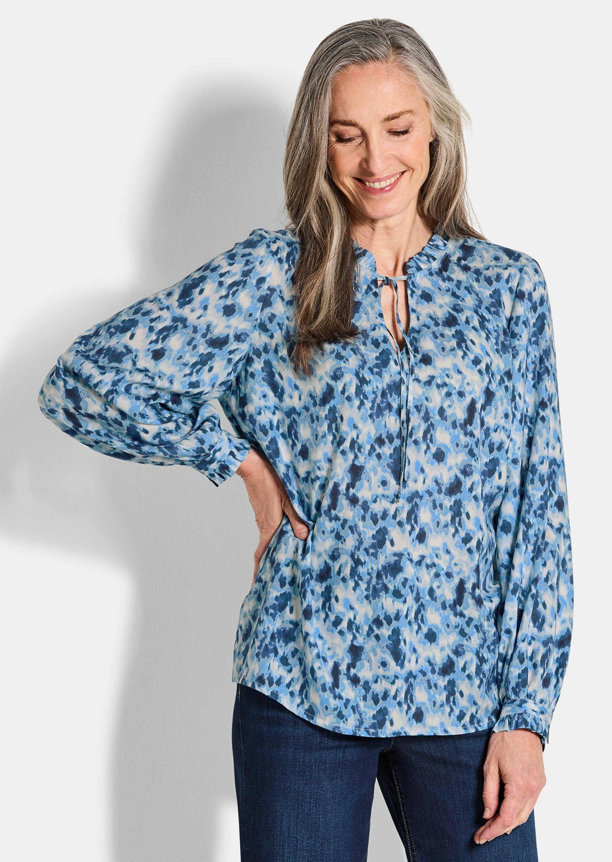 Schlupfbluse GOLDNER "Moderne Rüschenbluse mit Stehkragen", Damen, Gr. 42, blau (blau, gemustert), Obermaterial: 100% Viskose CV., Blusen Schlupfbluse, Rüschen 3