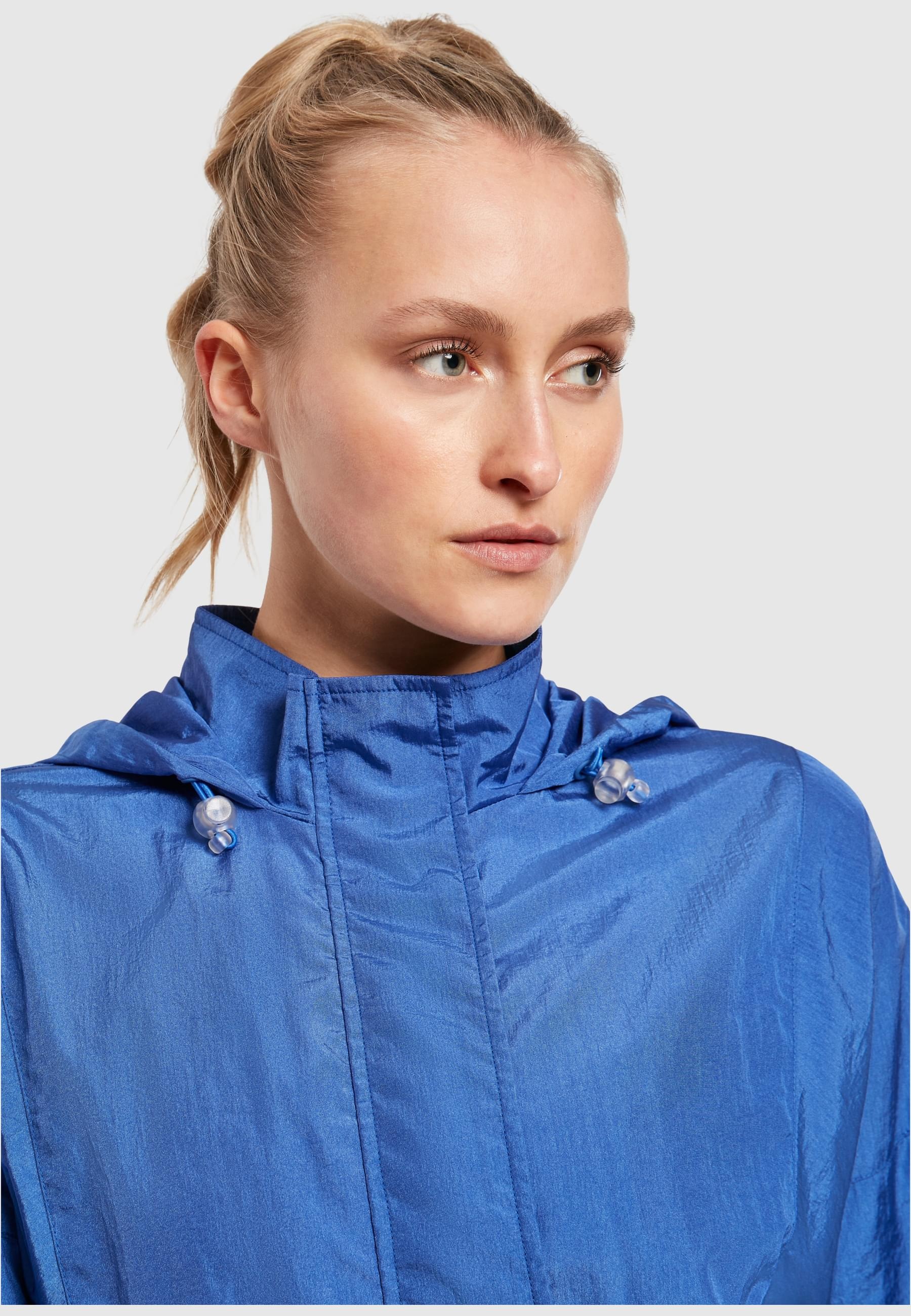 URBAN CLASSICS Allwetterjacke »Urban Classics Damen Ladies Oversized Shiny Crinkle Nylon Jacket«, (1 St.), mit Kapuze
