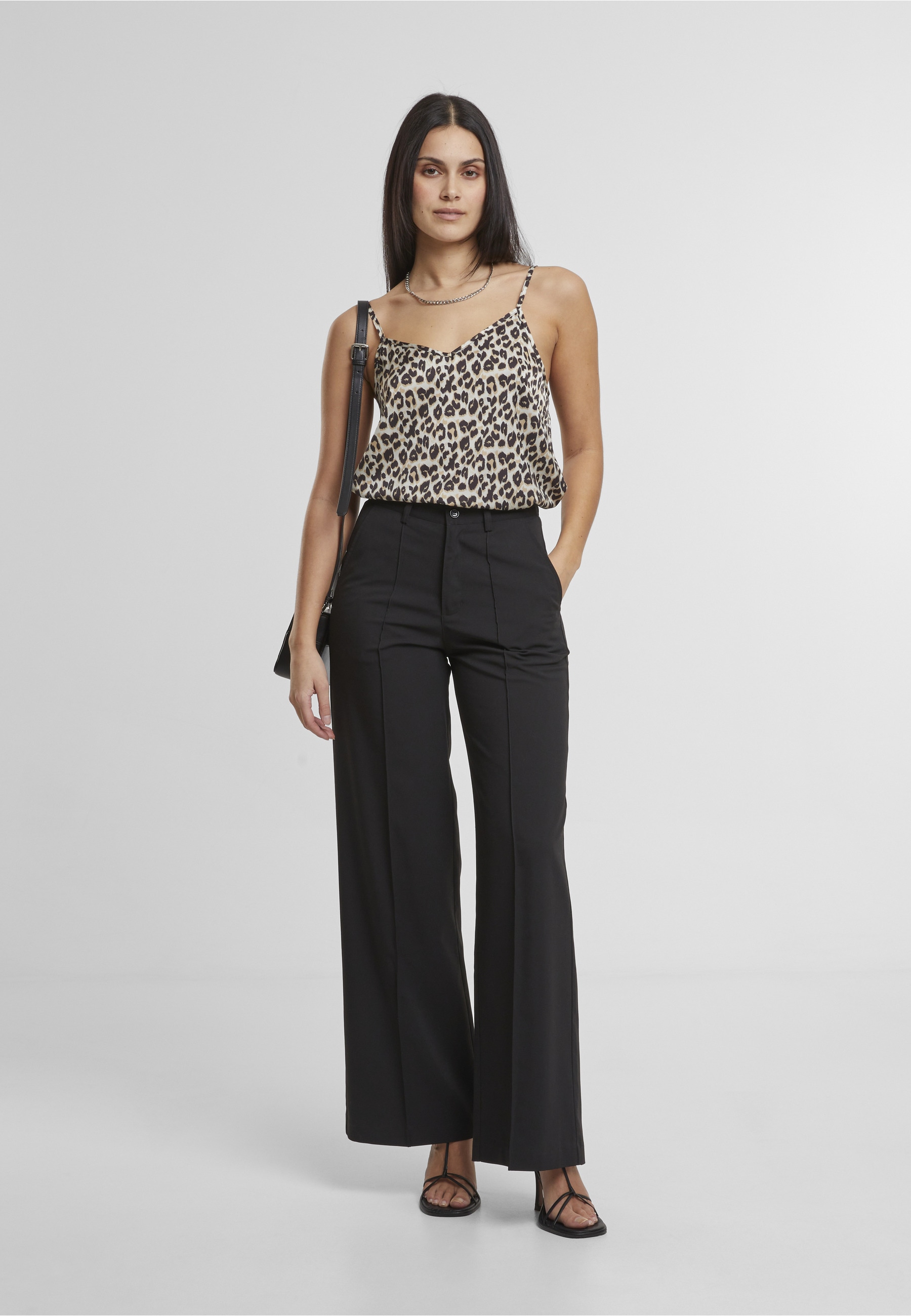 URBAN CLASSICS Muskelshirt »Urban Classics Ladies Leo Slip Top« 1