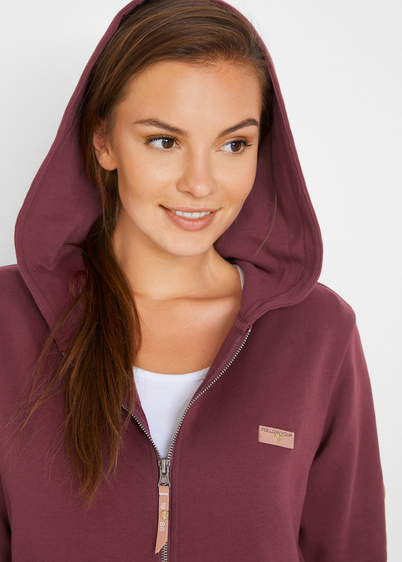 bonprix Kapuzensweatjacke mit Kapuze, mit Kängurutaschen, aus Baumwolle, mit Reißverschluss