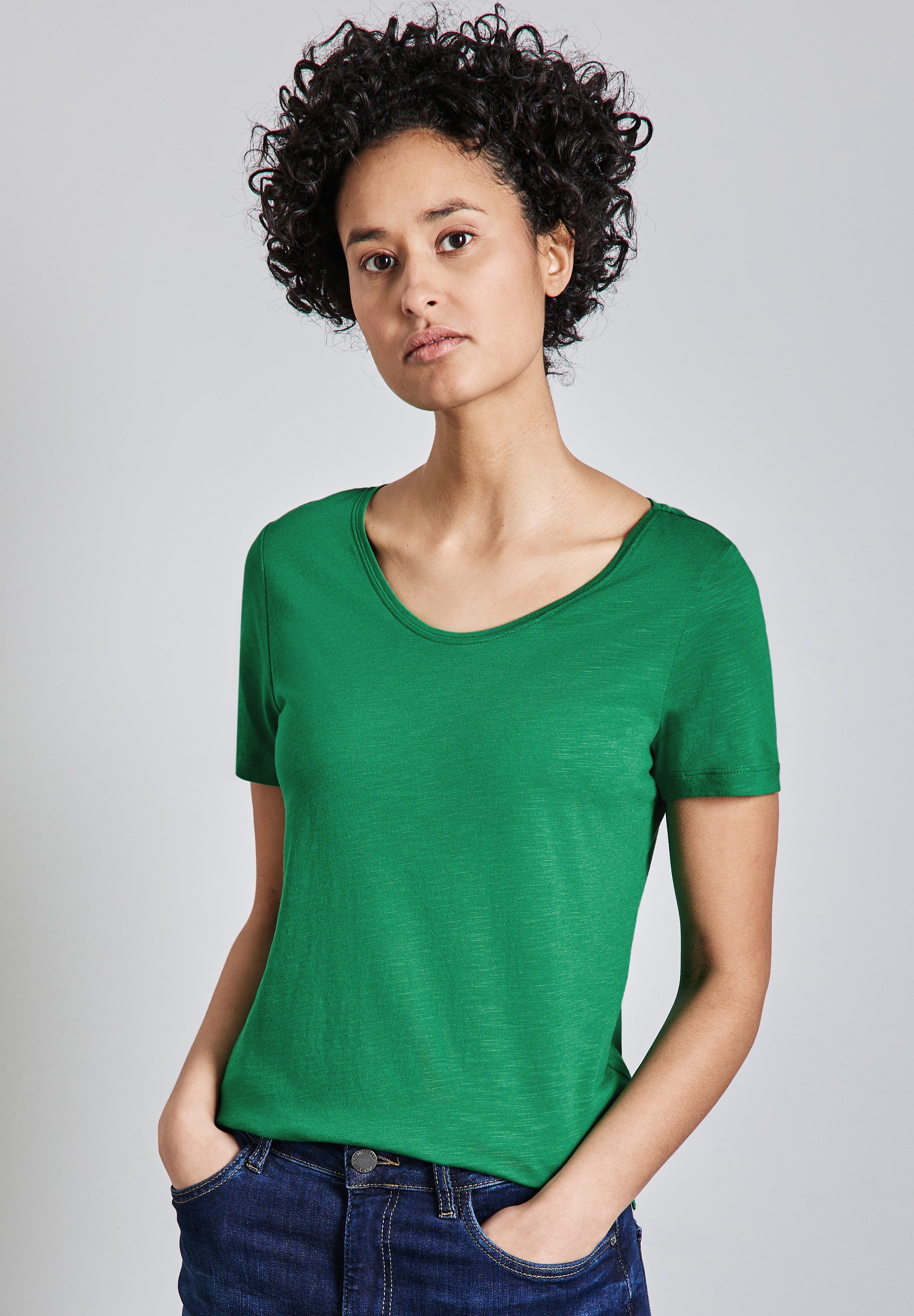 STREET ONE V-Shirt, mit abgerundetem V-Ausschnitt