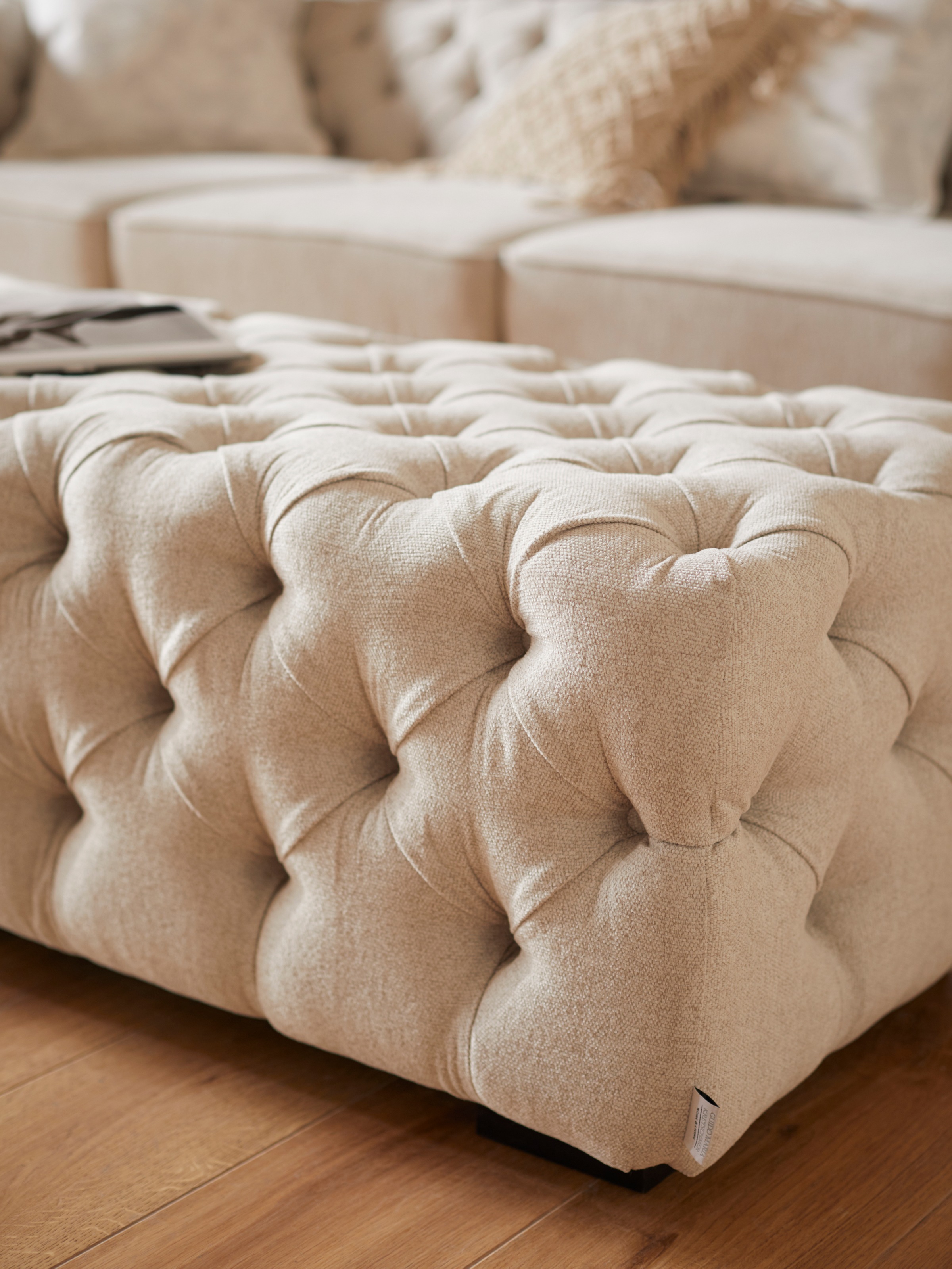 Guido Maria Kretschmer Home&Living Chesterfield-Sofa »Kalina«, klassische Chesterfield-Knopfheftung, sehr hochwertige Verarbeitung