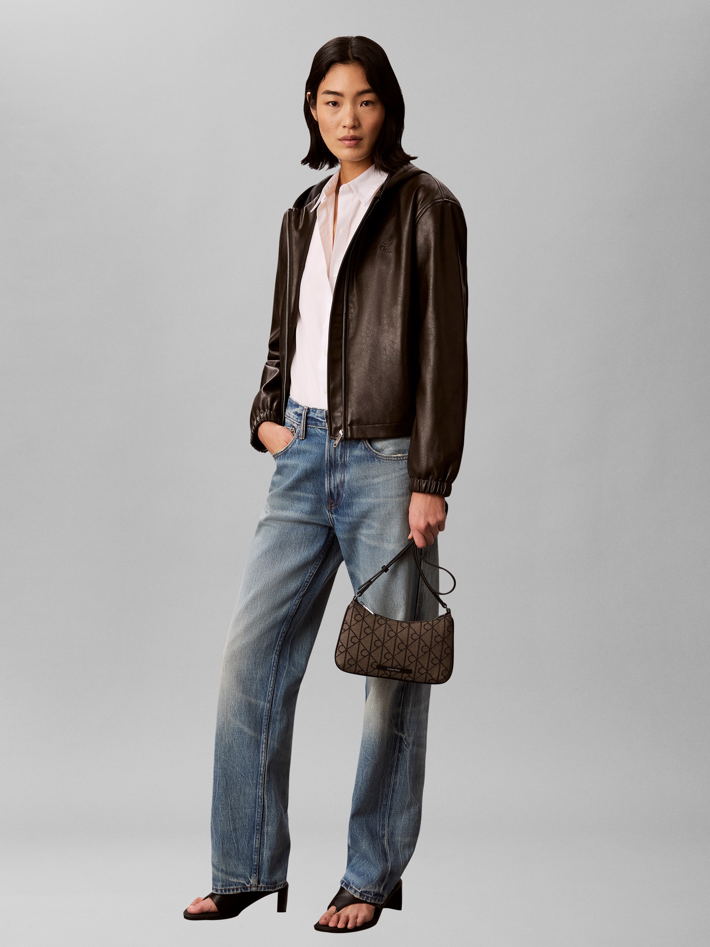 Calvin Klein Mini Bag »EMBLEM AOP JACQUARD CONV MINI BA« Umhängetasche, kleine Damen Handtasche mit Logo-Musterung