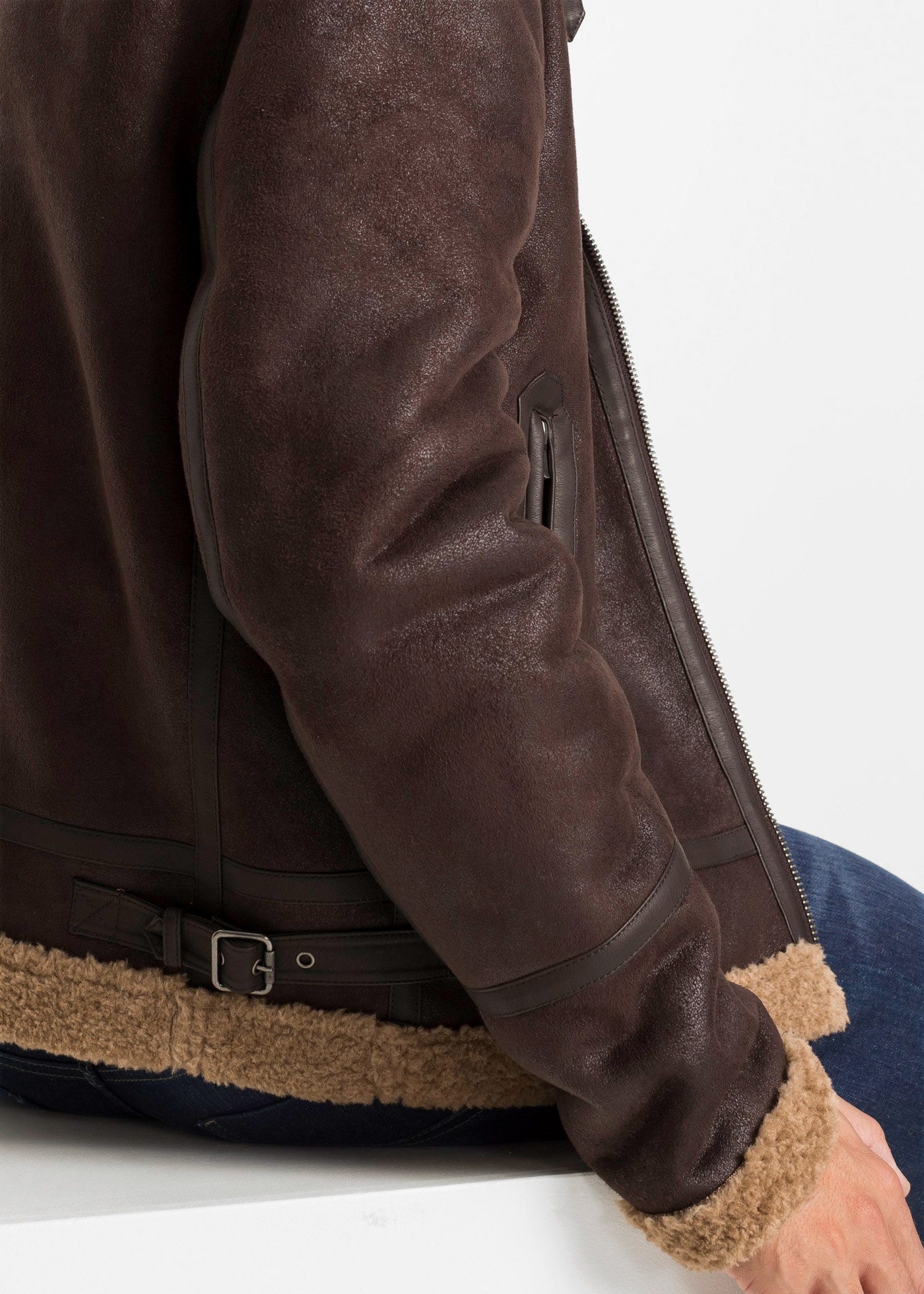 bonprix Lederimitatjacke »Lederimitat-Jacke mit Teddyfutter« ohne Kapuze mit weichem Teddyfutter, Regular Fit, mit Reißverschlusstaschen