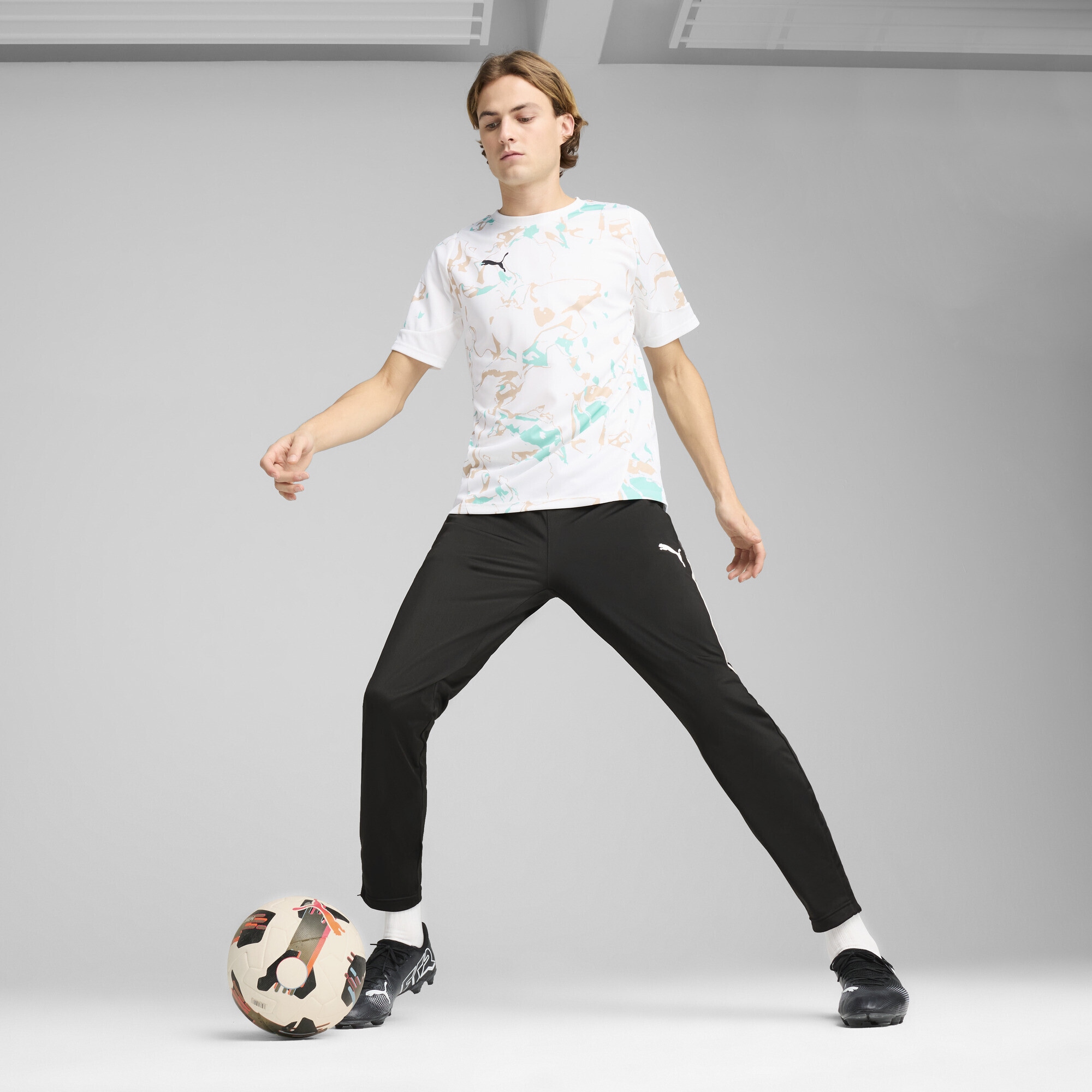 PUMA Trainingsshirt »IndividualEARTH DAY Fußballtrikot Herren«