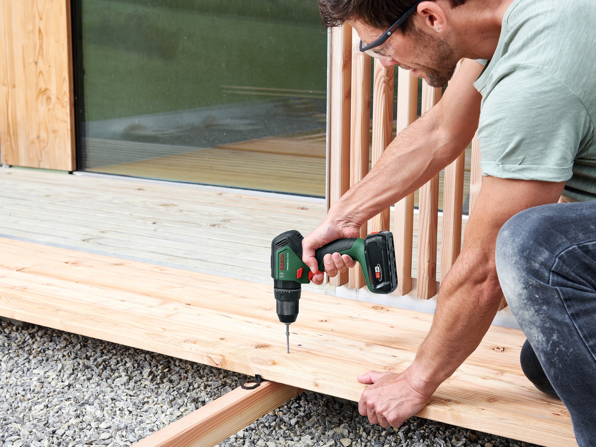 Bosch Home & Garden Akku-Schlagbohrschrauber »UniversalImpact 18V-60«, Inkl. Koffer, mit 2 Akkus 18V/2Ah und Ladegerät