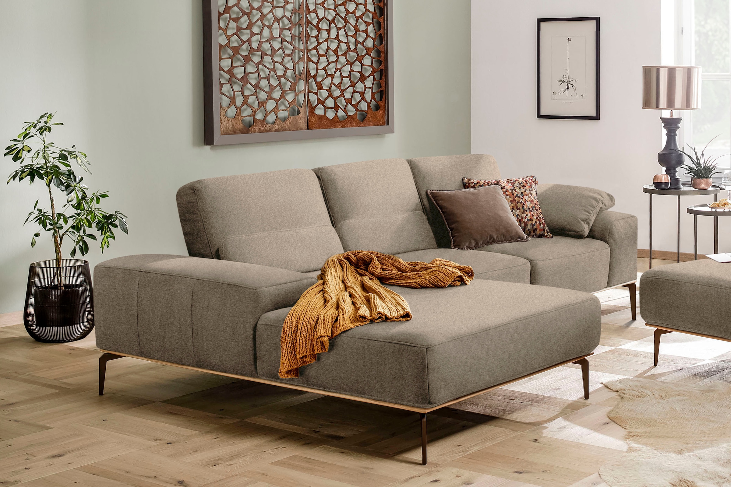 W.SCHILLIG Ecksofa "run, Designsofa mit tollem Sitzkomfort, bequem, L-Form" mit Holzsockel, Füße in Bronze pulverbeschichtet, Breite 279 cm