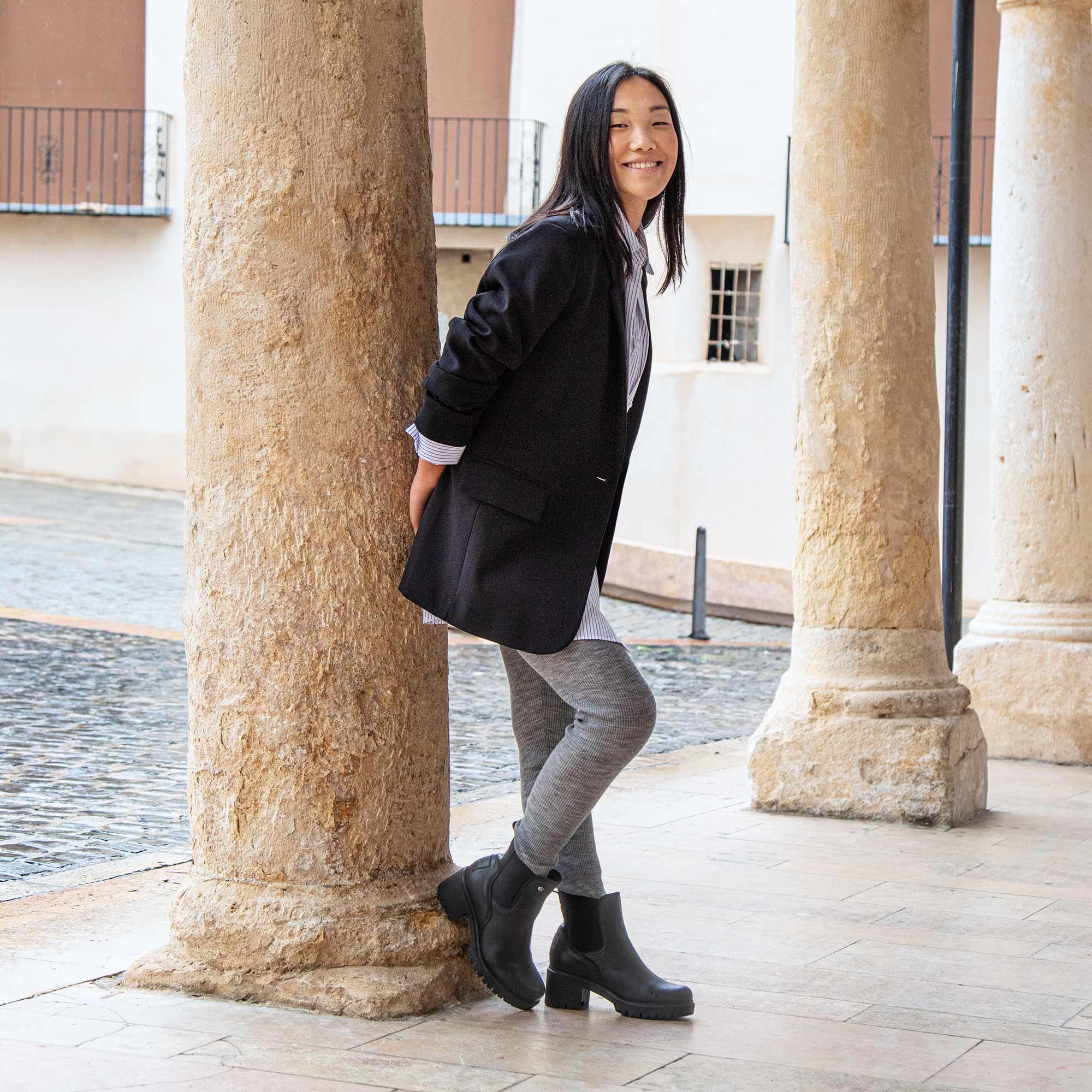 Panama Jack Chelseaboots »Pia«, Stiefelette, Schlupfschuh, Blockabsatz, mit Profilsohle